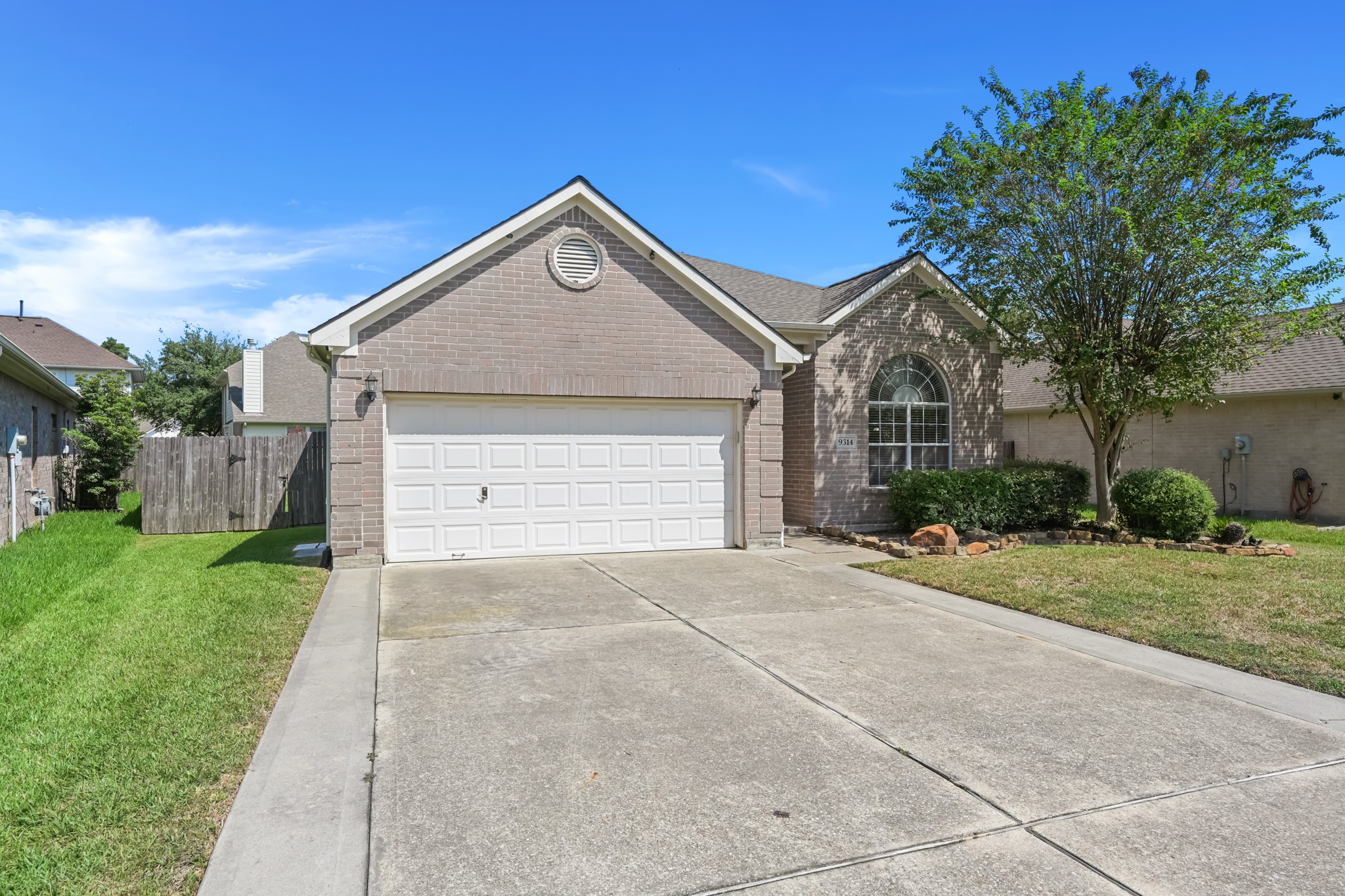 9314 E Lakeside Drive Property Photo 3