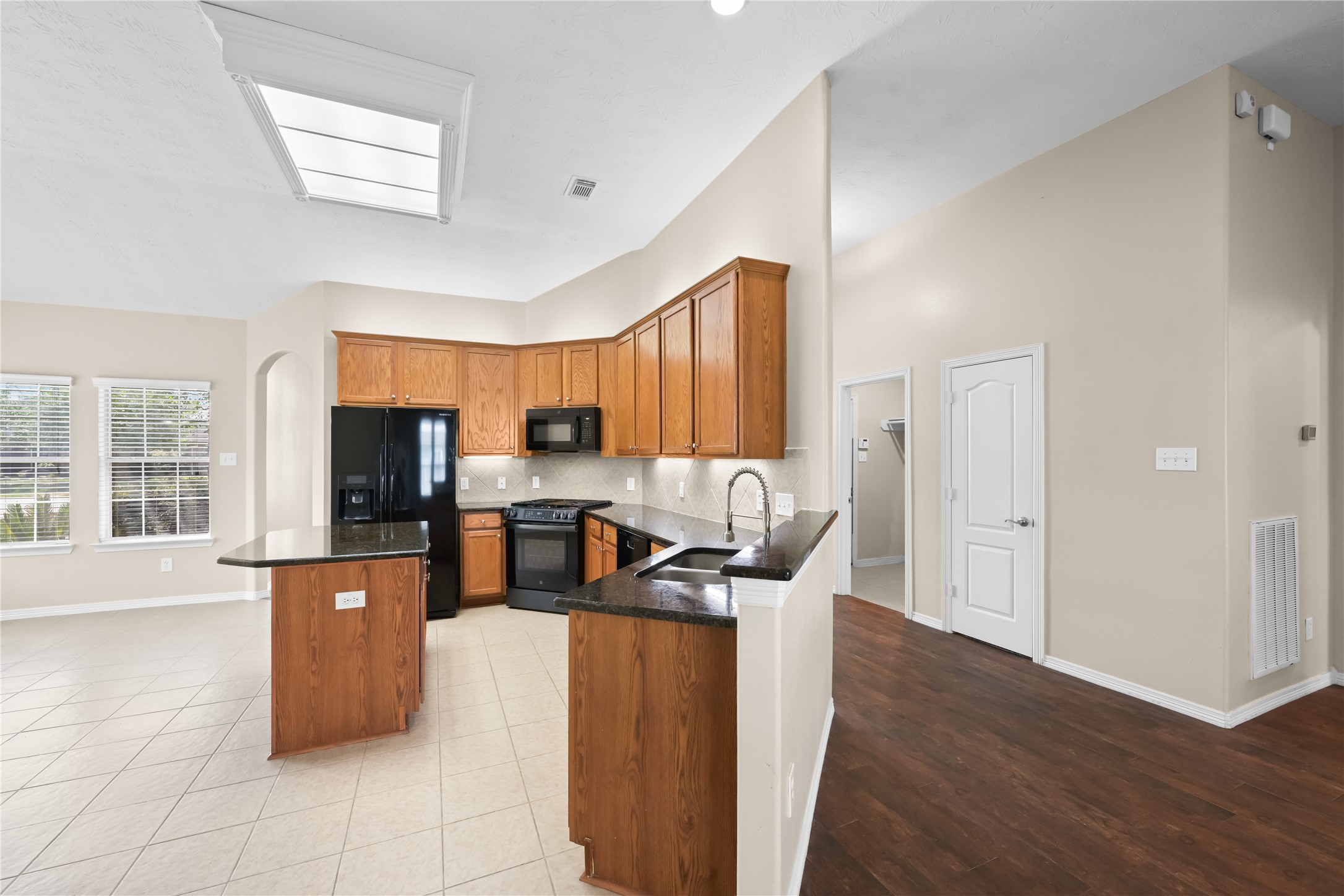 9314 E Lakeside Drive Property Photo 10
