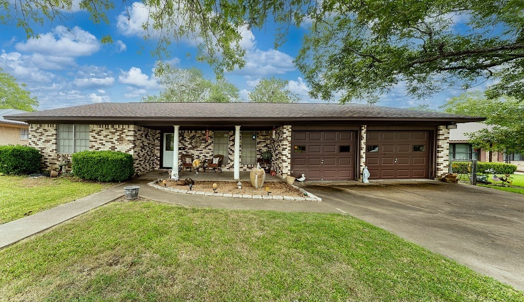 860 Helter Street Property Photo 1