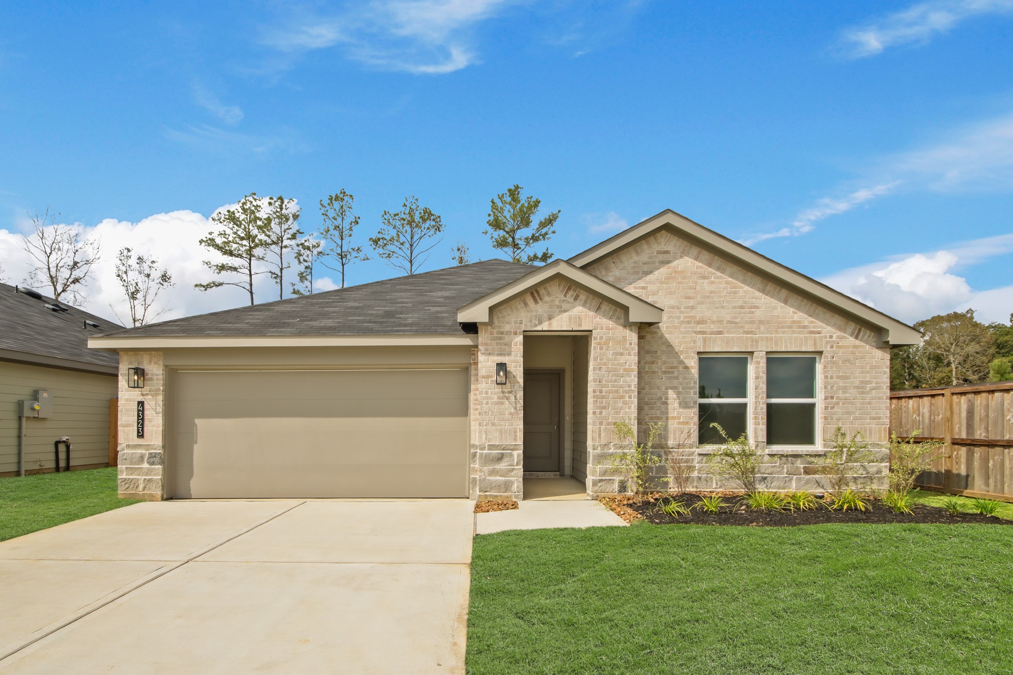 4323 Multnomah Falls Court Property Photo 1