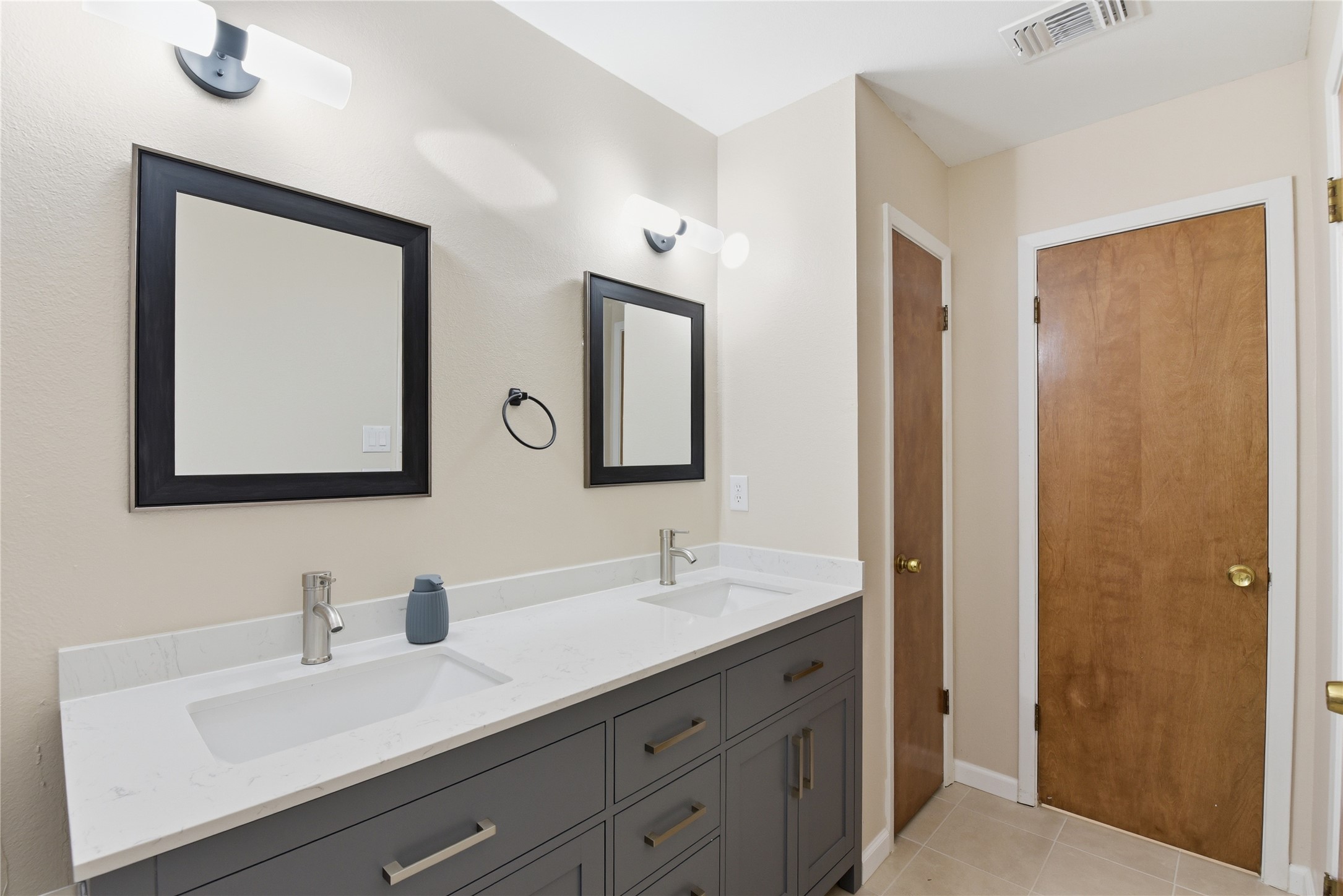 1250 Stockwell Property Photo 36