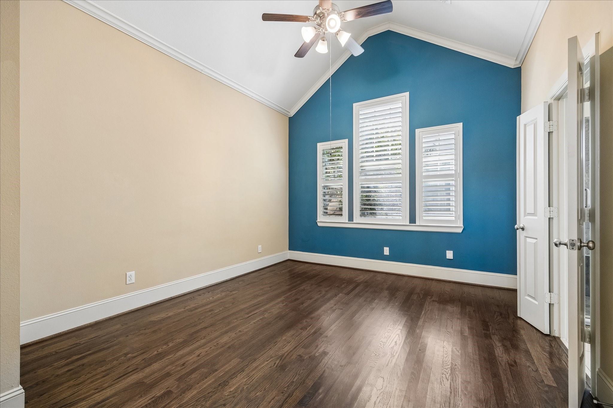 767 Waverly Street Property Photo 7