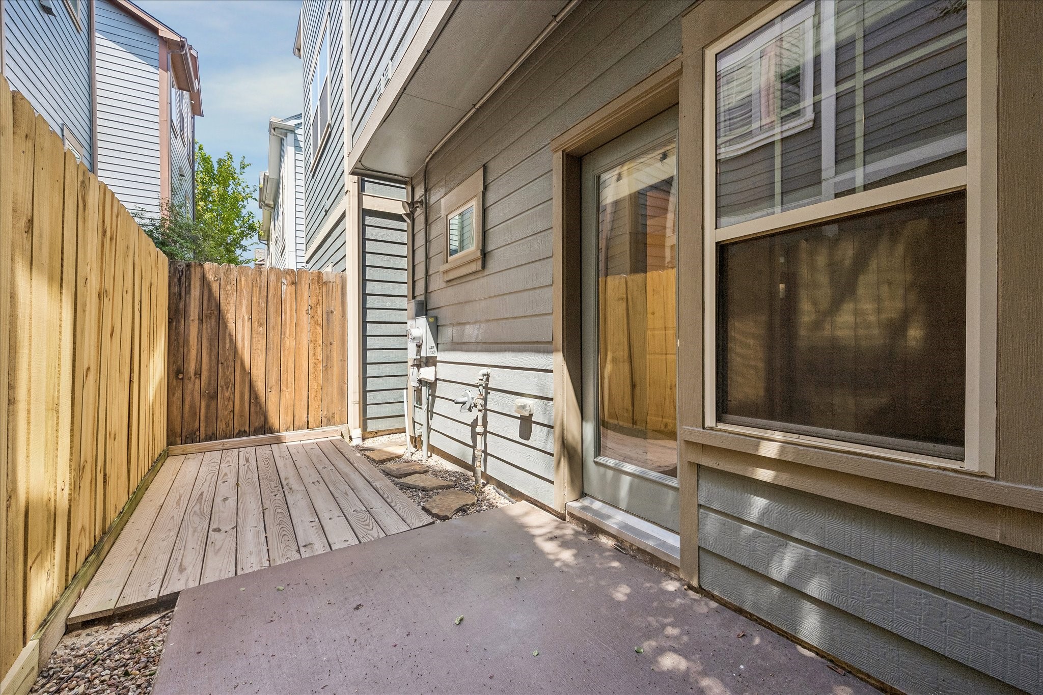 767 Waverly Street Property Photo 8