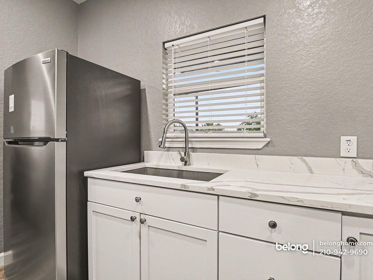 206 Roberts St 201 Property Photo 2