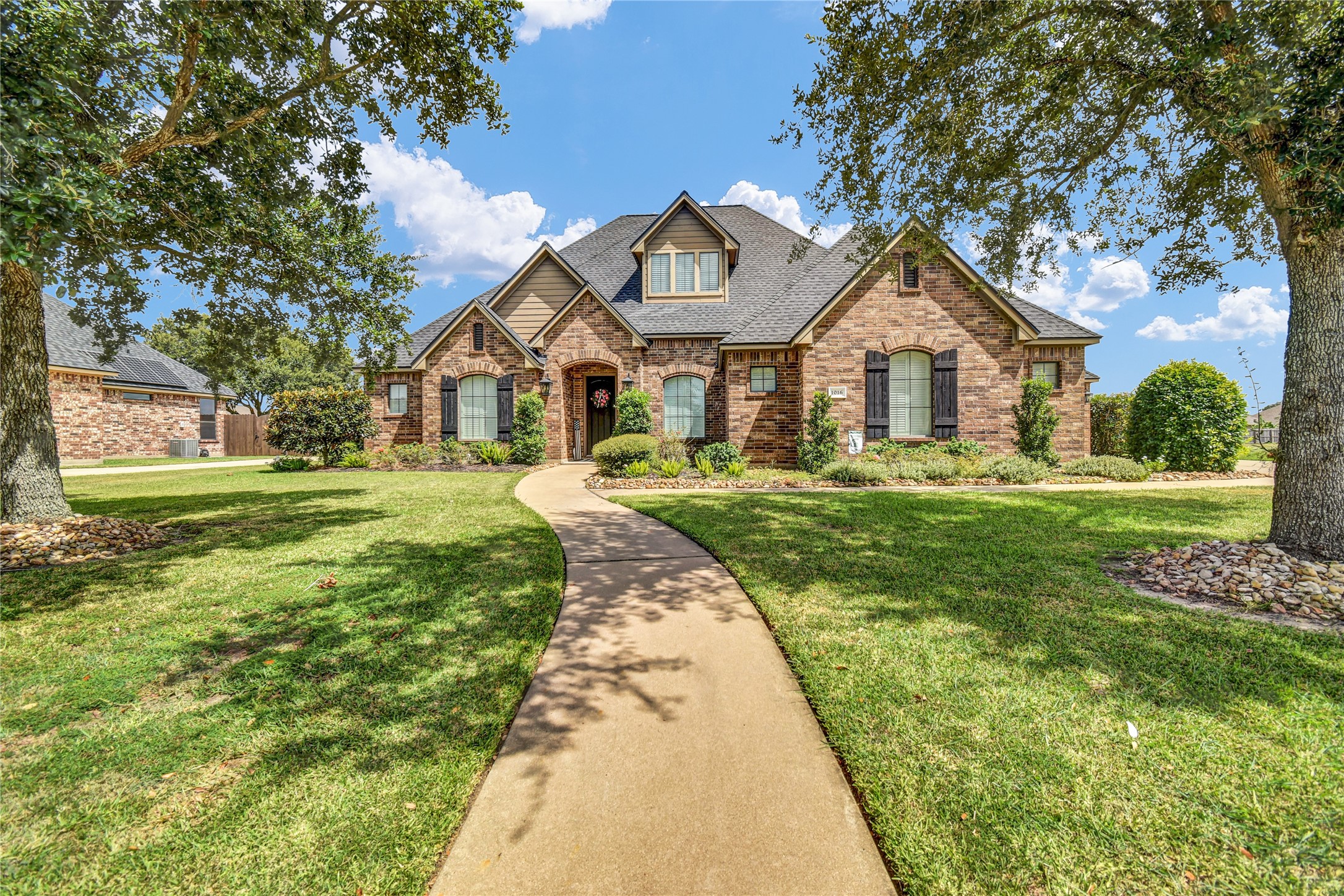 1016 Shady Oaks Drive Property Photo 1