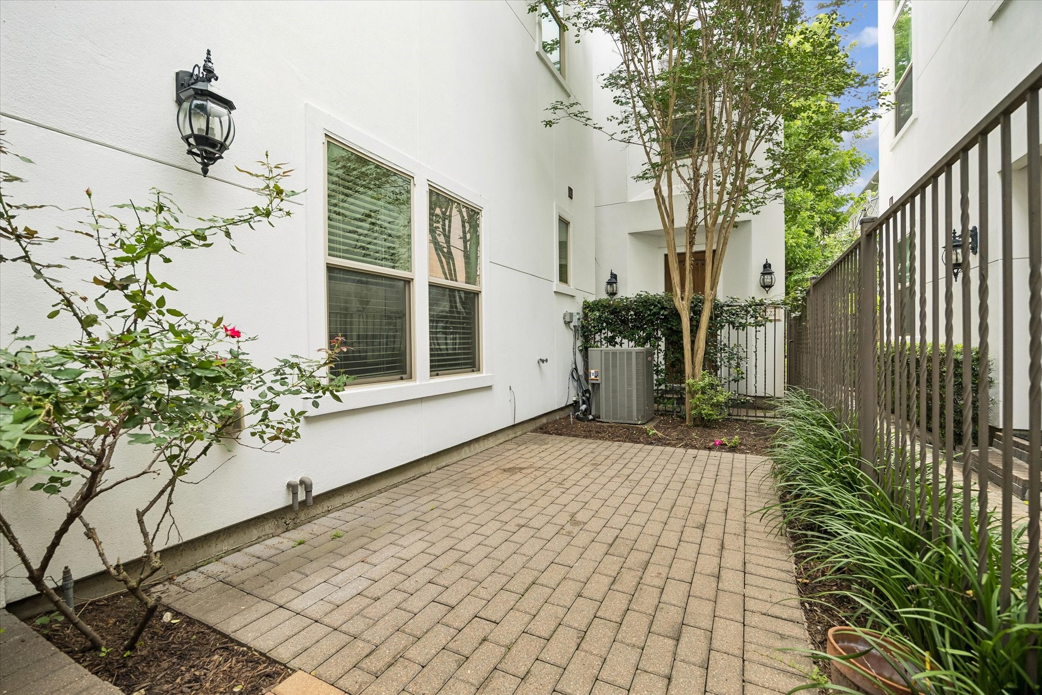 4220 Dickson Street Property Photo 25