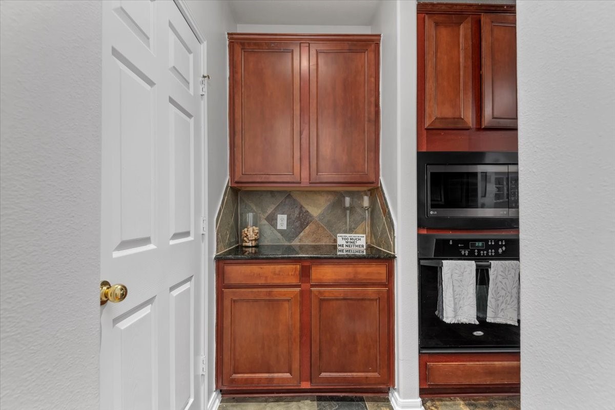 6507 Quiet Pointe Drive Property Photo 14