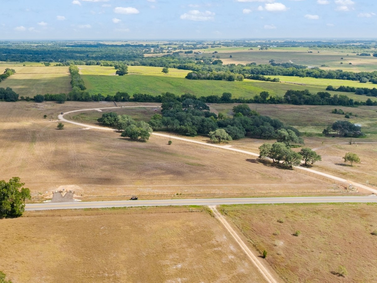 3269 Fm 956 Property Photo 4