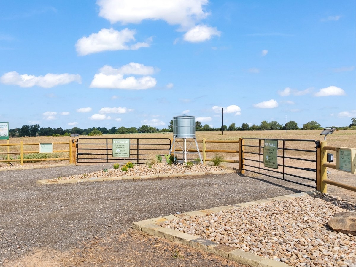 3269 Fm 956 Property Photo 6
