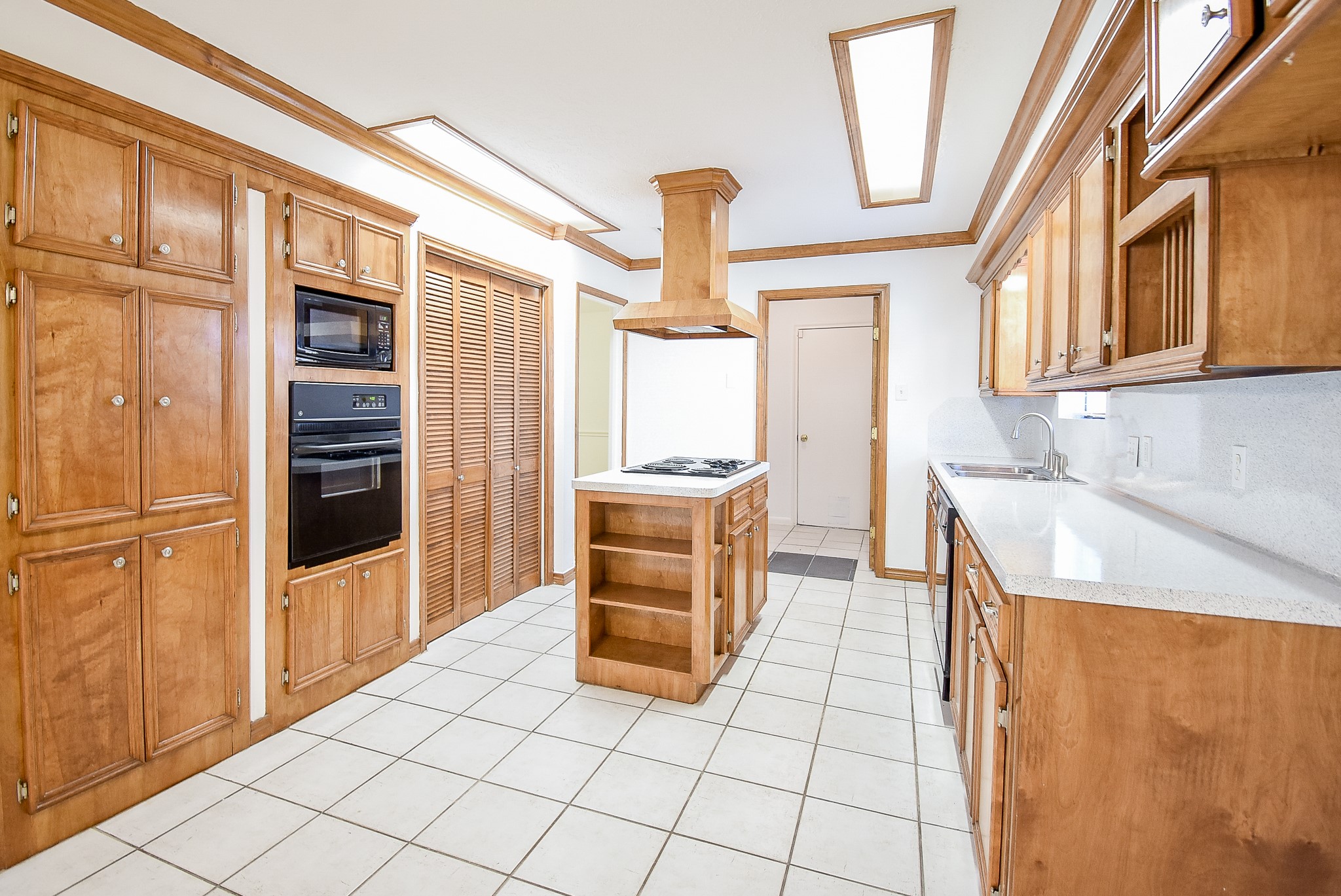 3807 Lamplighter Circle Property Photo 5