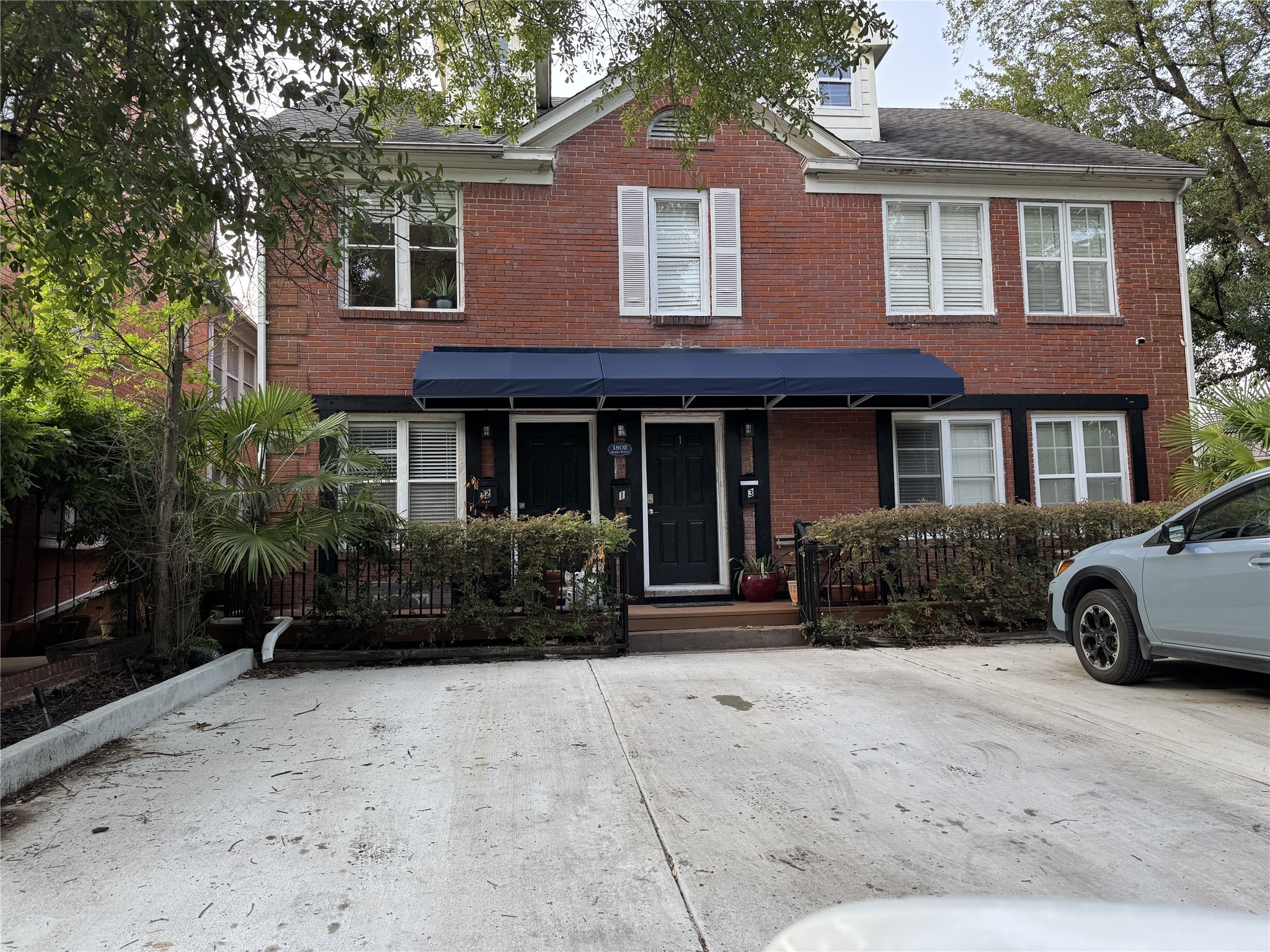 1802 Banks Street 2 Property Photo 2