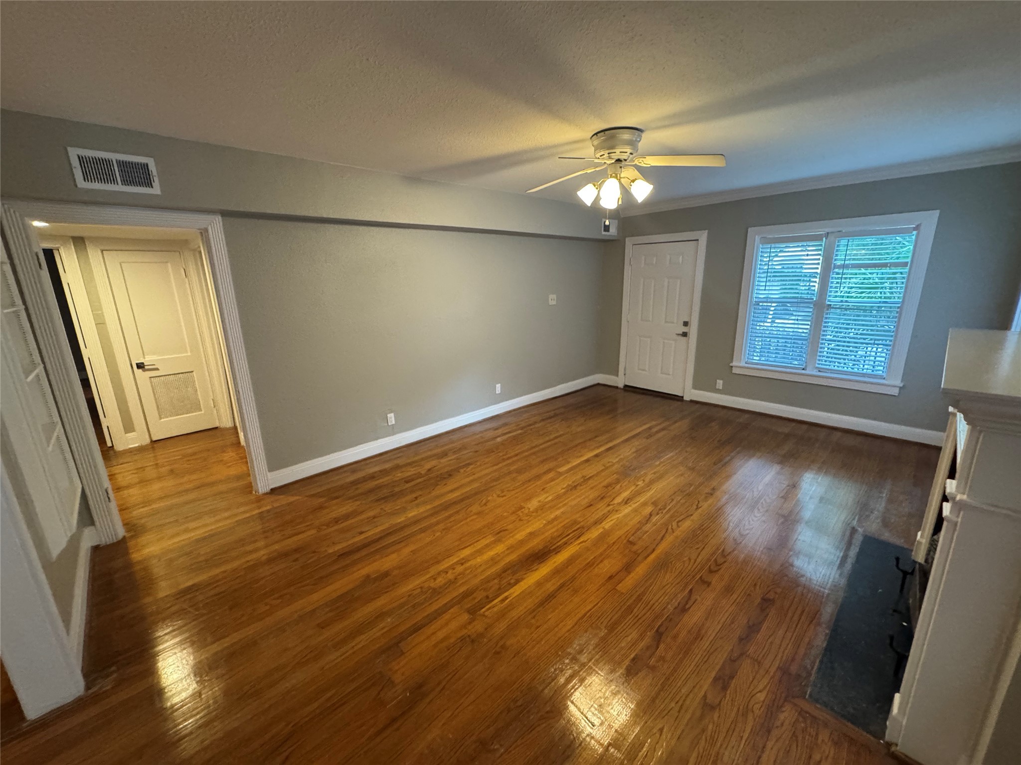 1802 Banks Street 2 Property Photo 4