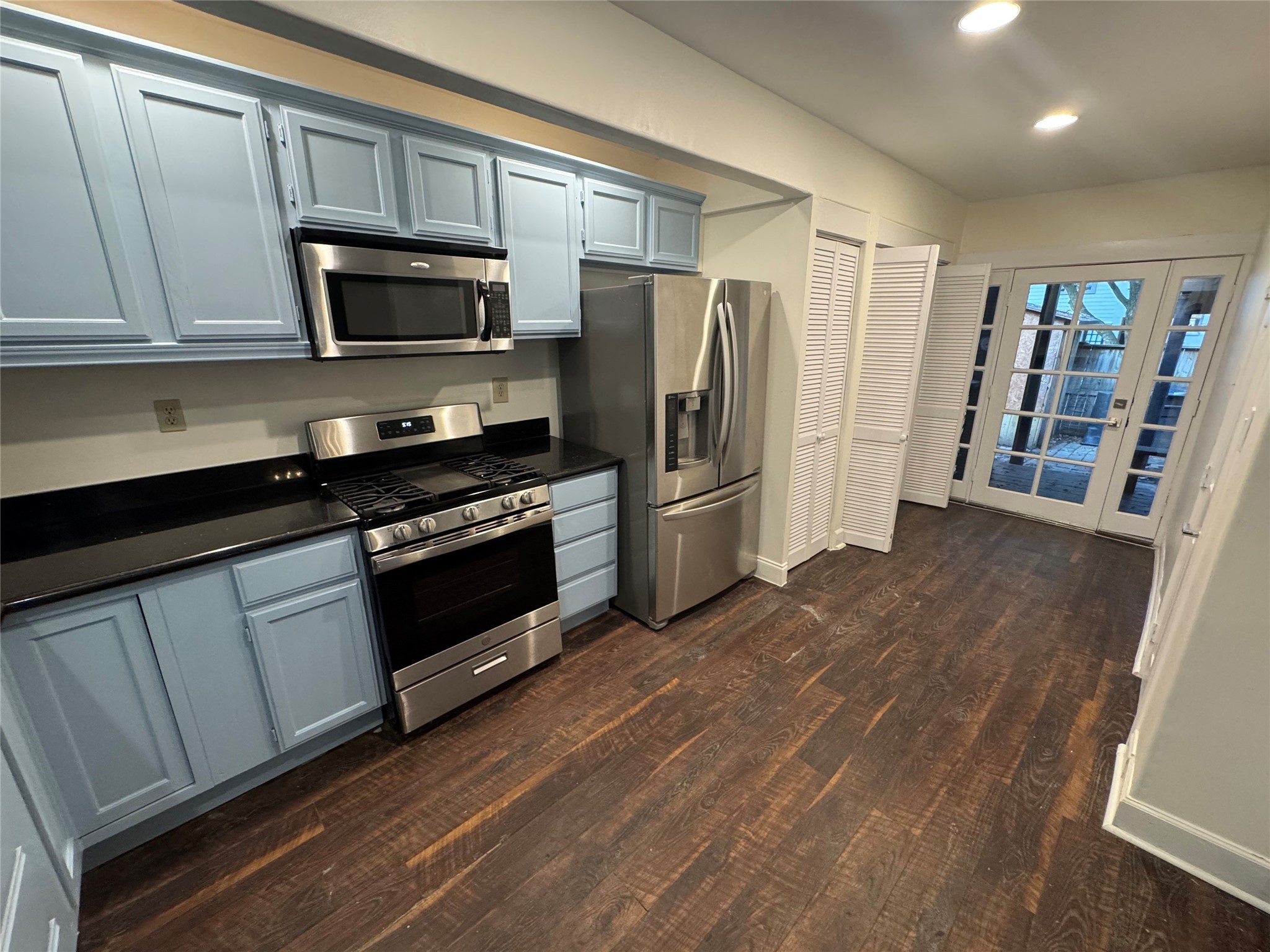 1802 Banks Street 2 Property Photo 10