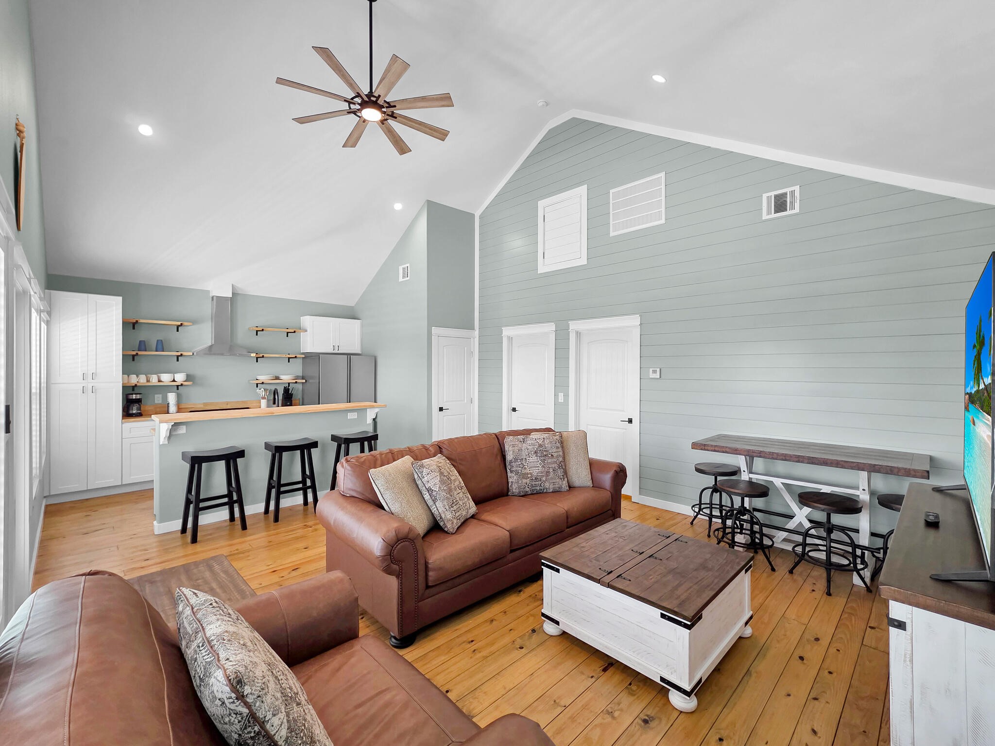 1032 Sunset Circle W Property Photo 17