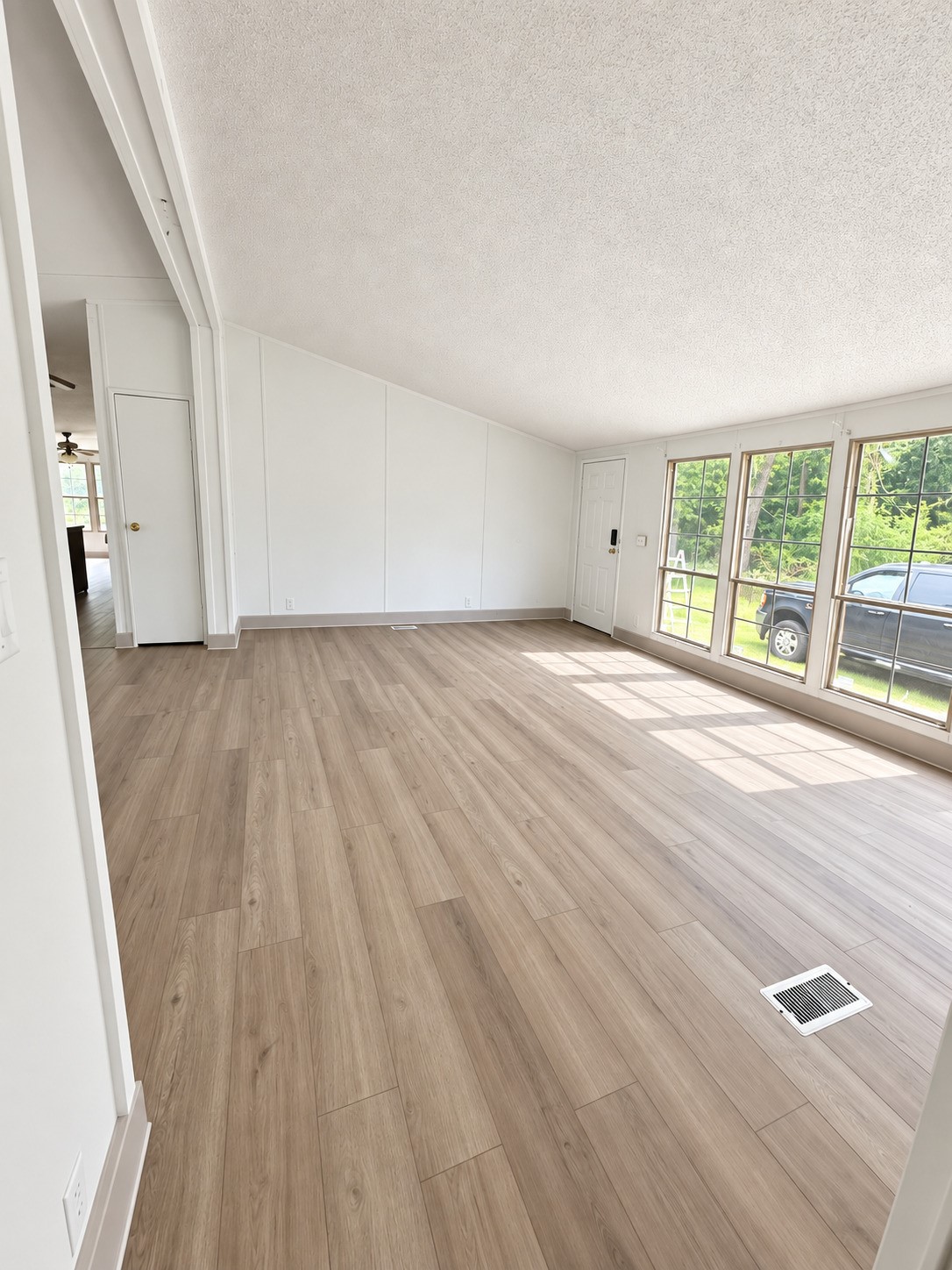 17682 Deer Glen West Drive Property Photo 7
