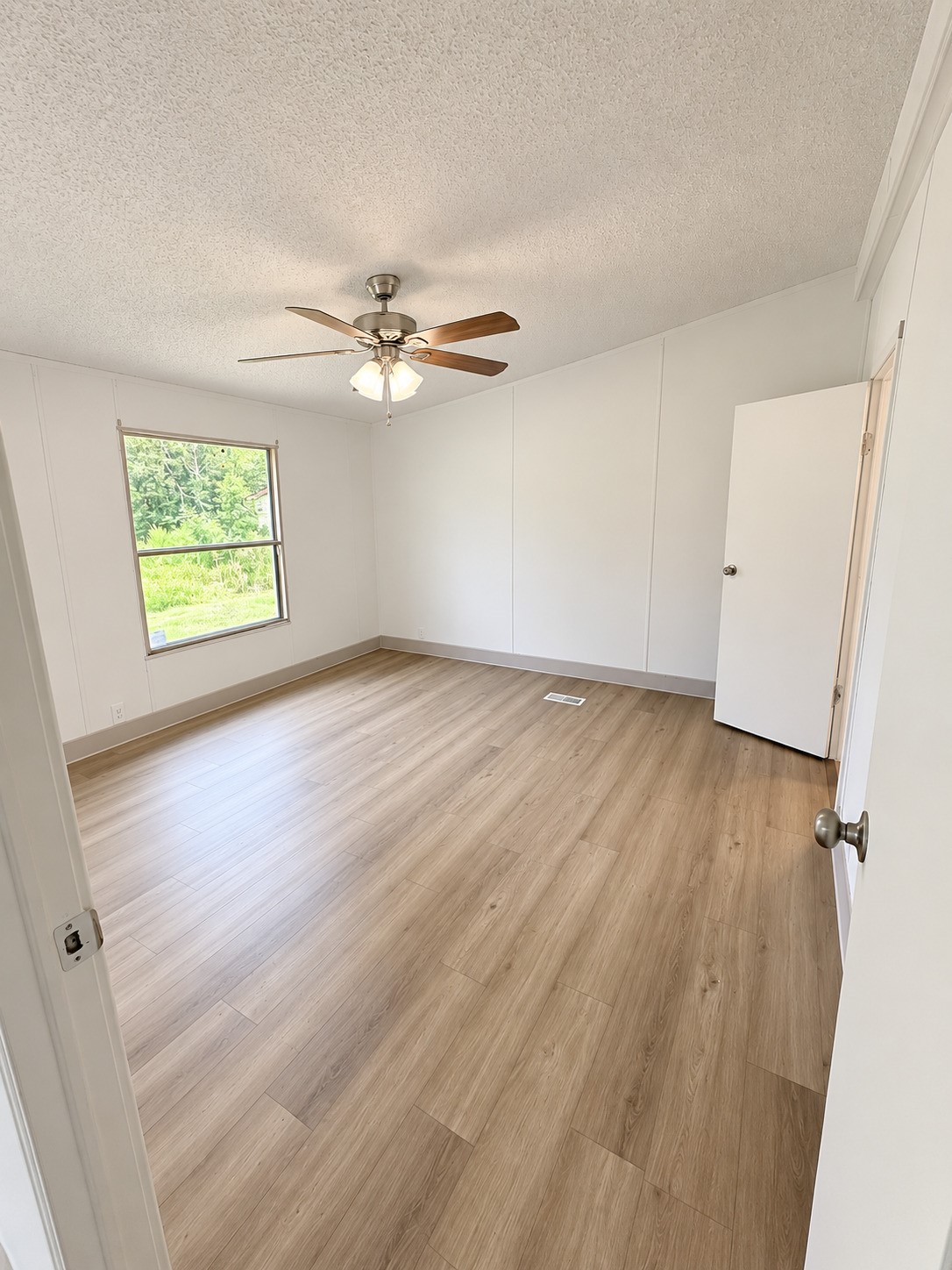 17682 Deer Glen West Drive Property Photo 11