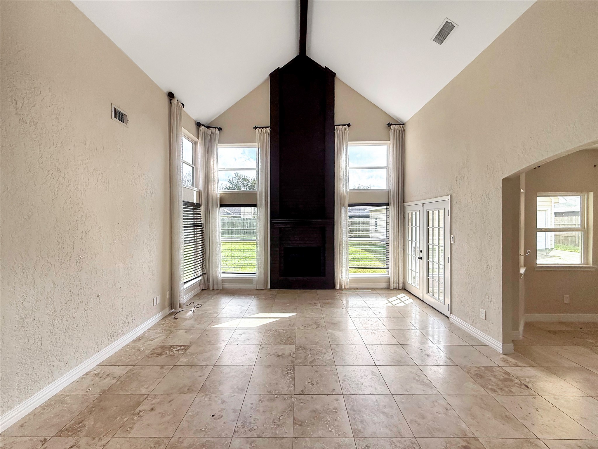 3310 Country Club Boulevard Property Photo 5