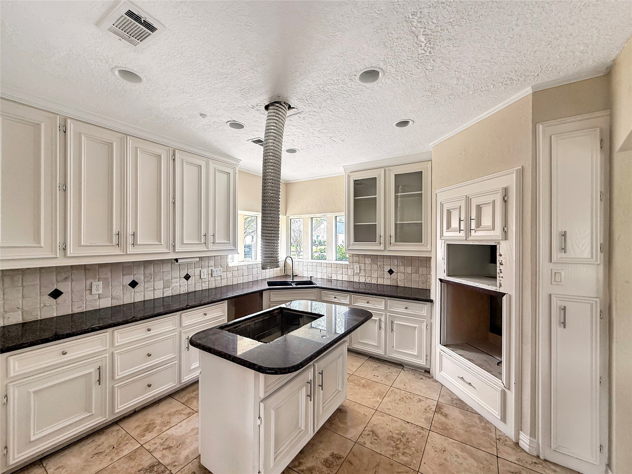 3310 Country Club Boulevard Property Photo 11