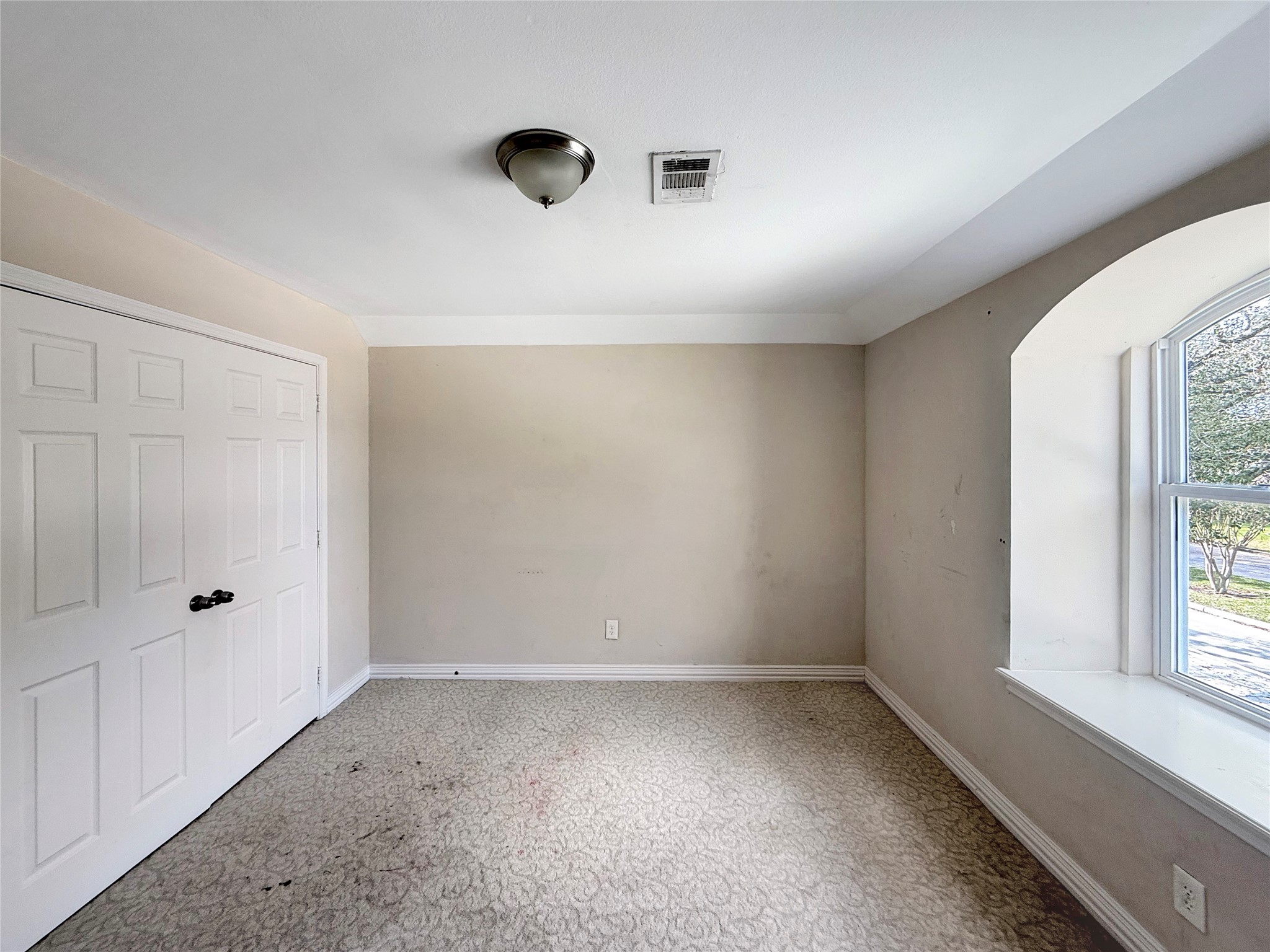 3310 Country Club Boulevard Property Photo 12