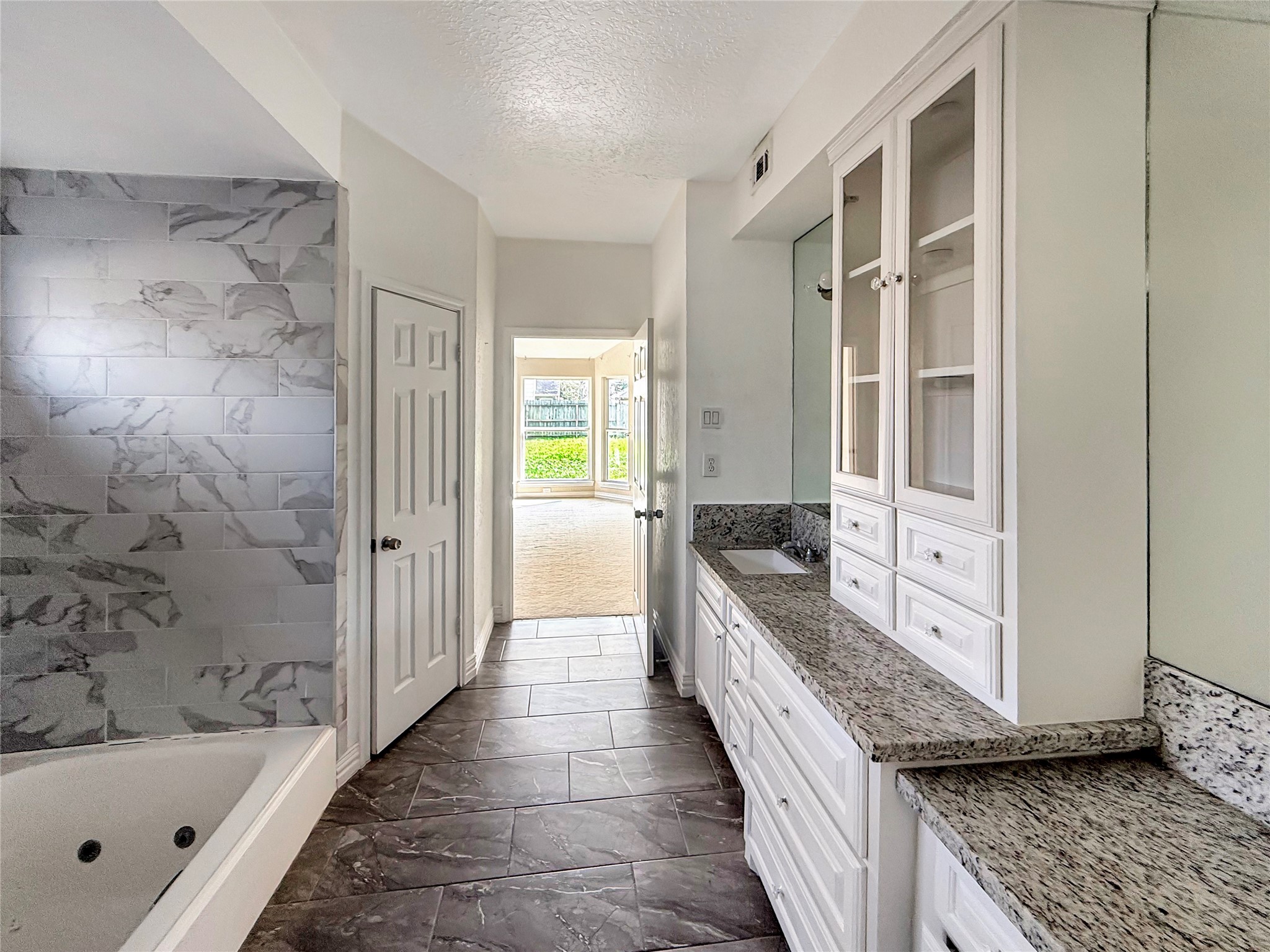 3310 Country Club Boulevard Property Photo 18
