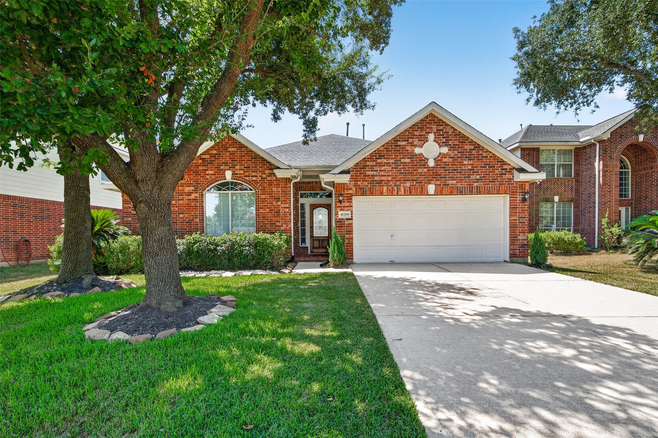 16719 Bishop Knoll Lane Property Photo 4