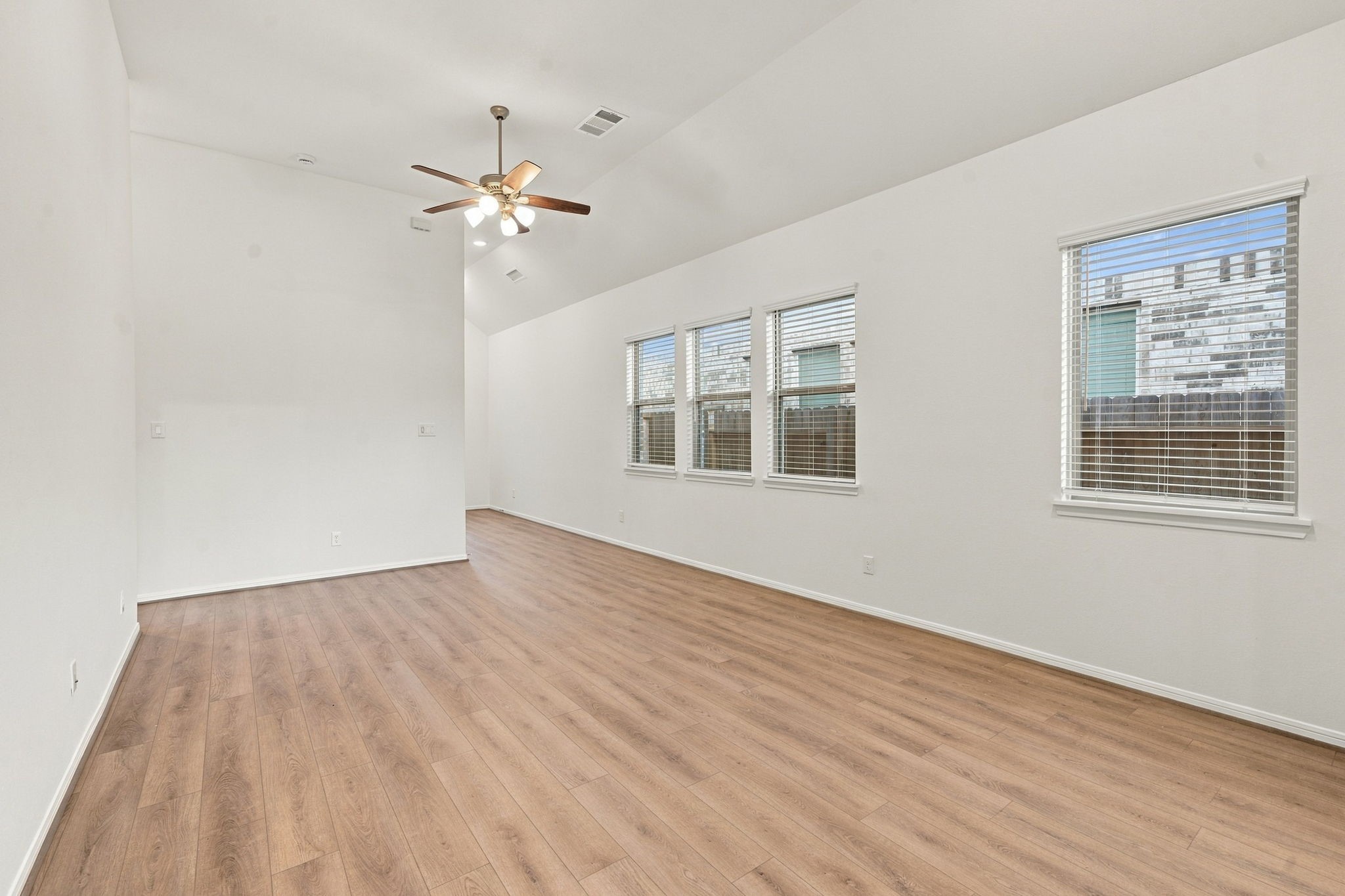 19115 Hazel Firs Lane Property Photo 3