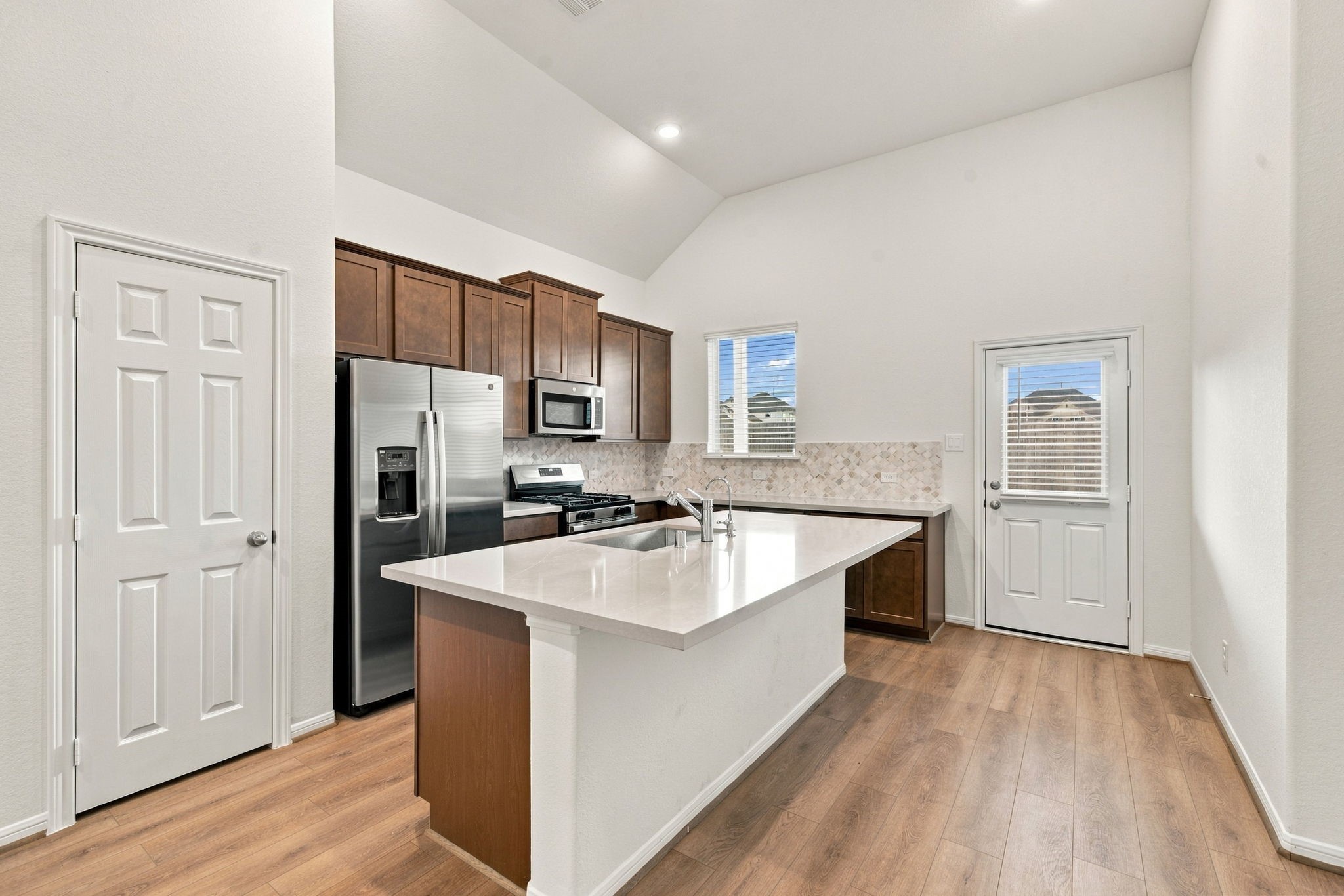 19115 Hazel Firs Lane Property Photo 4