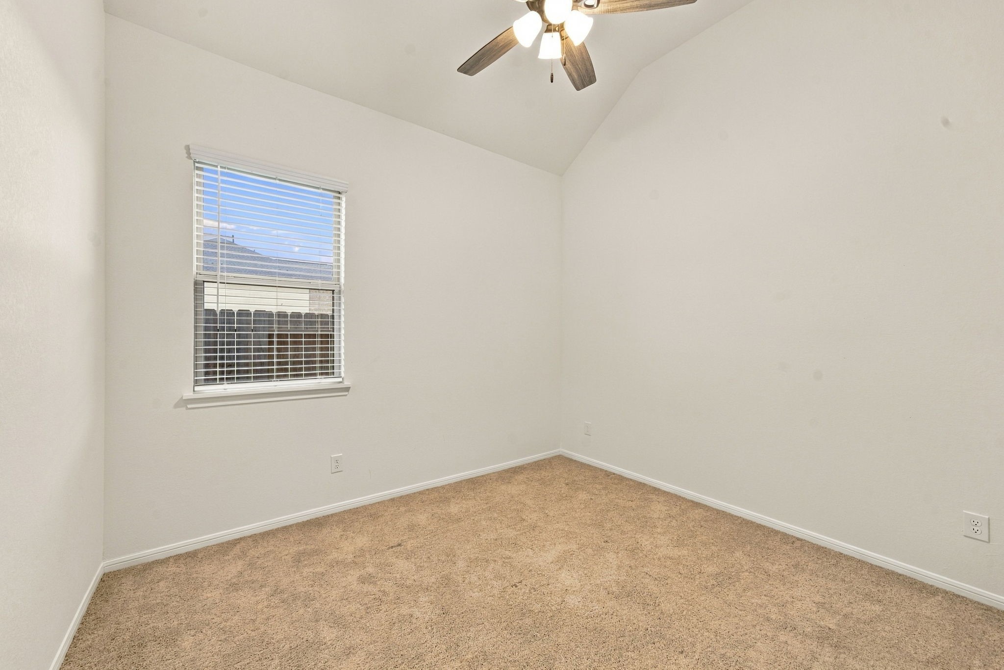 19115 Hazel Firs Lane Property Photo 6