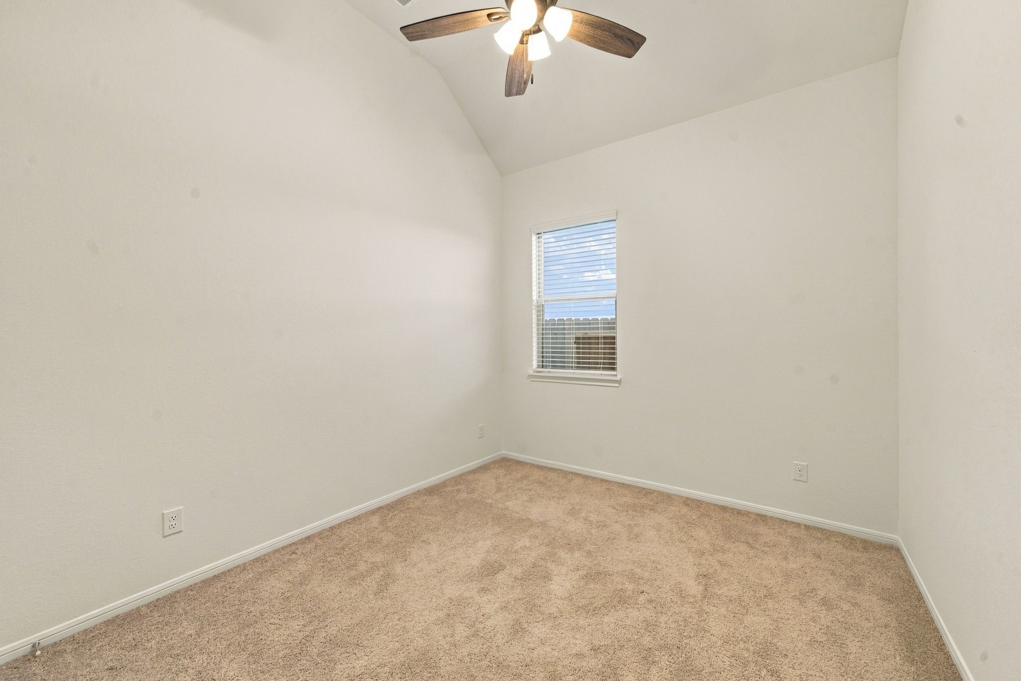 19115 Hazel Firs Lane Property Photo 7