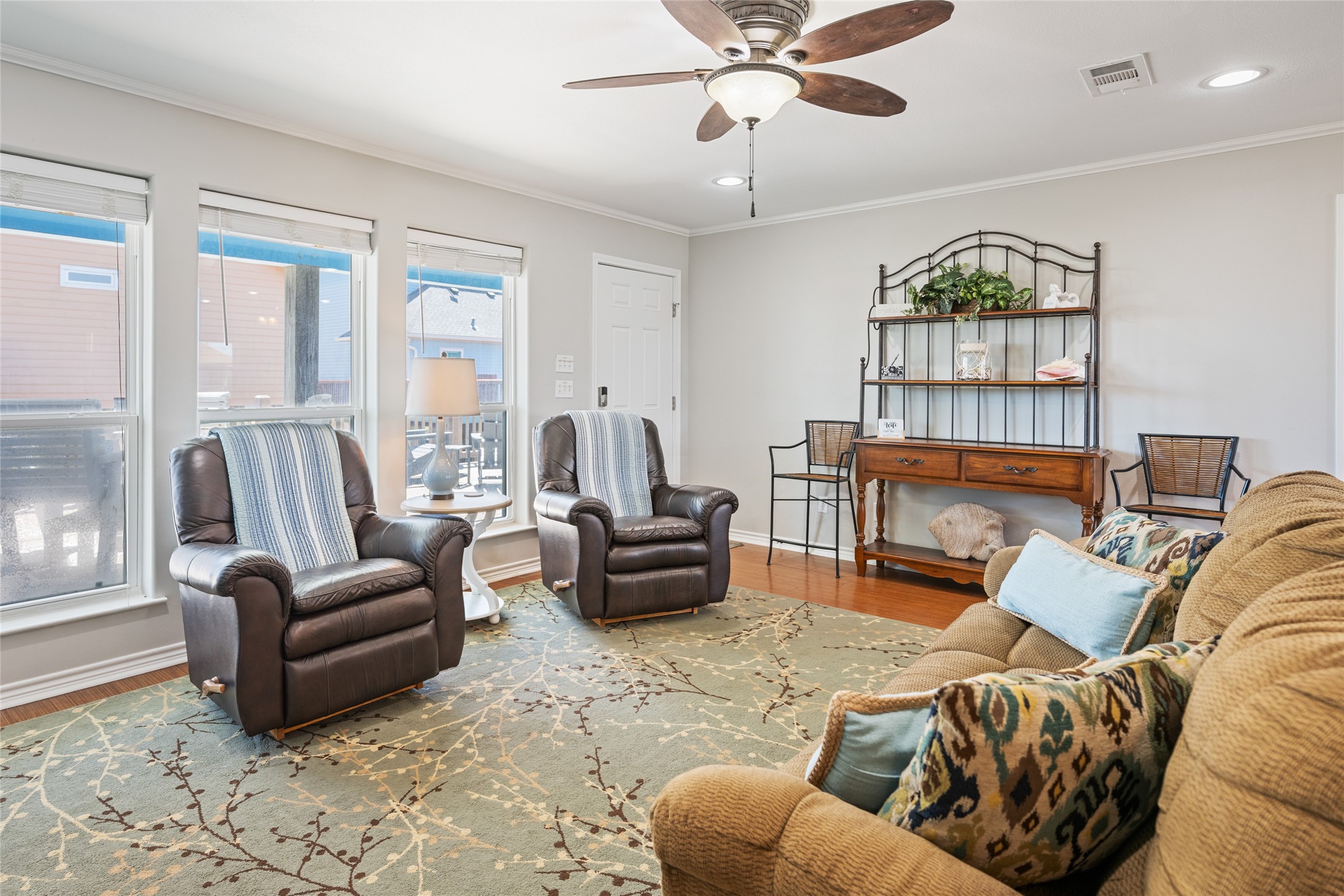2592 Whitecap Property Photo 14