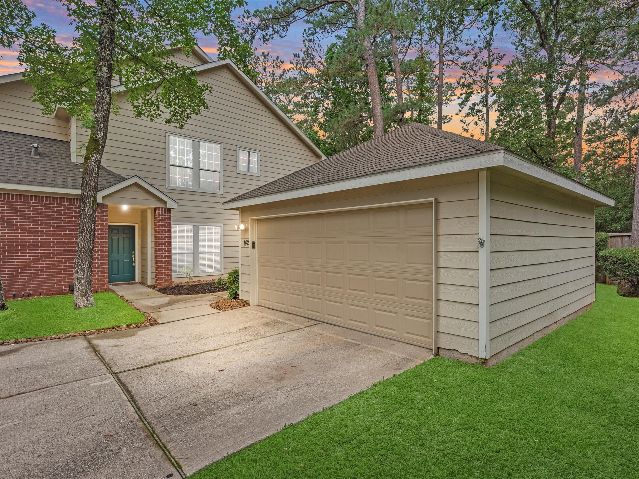142 N Magnolia Pond Place Property Photo 1