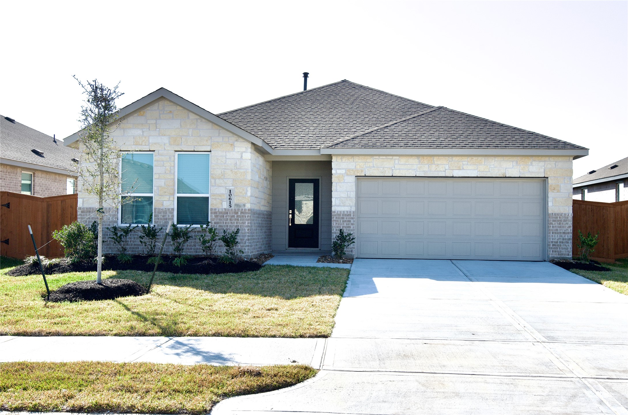 10615 Summers Way Property Photo 1