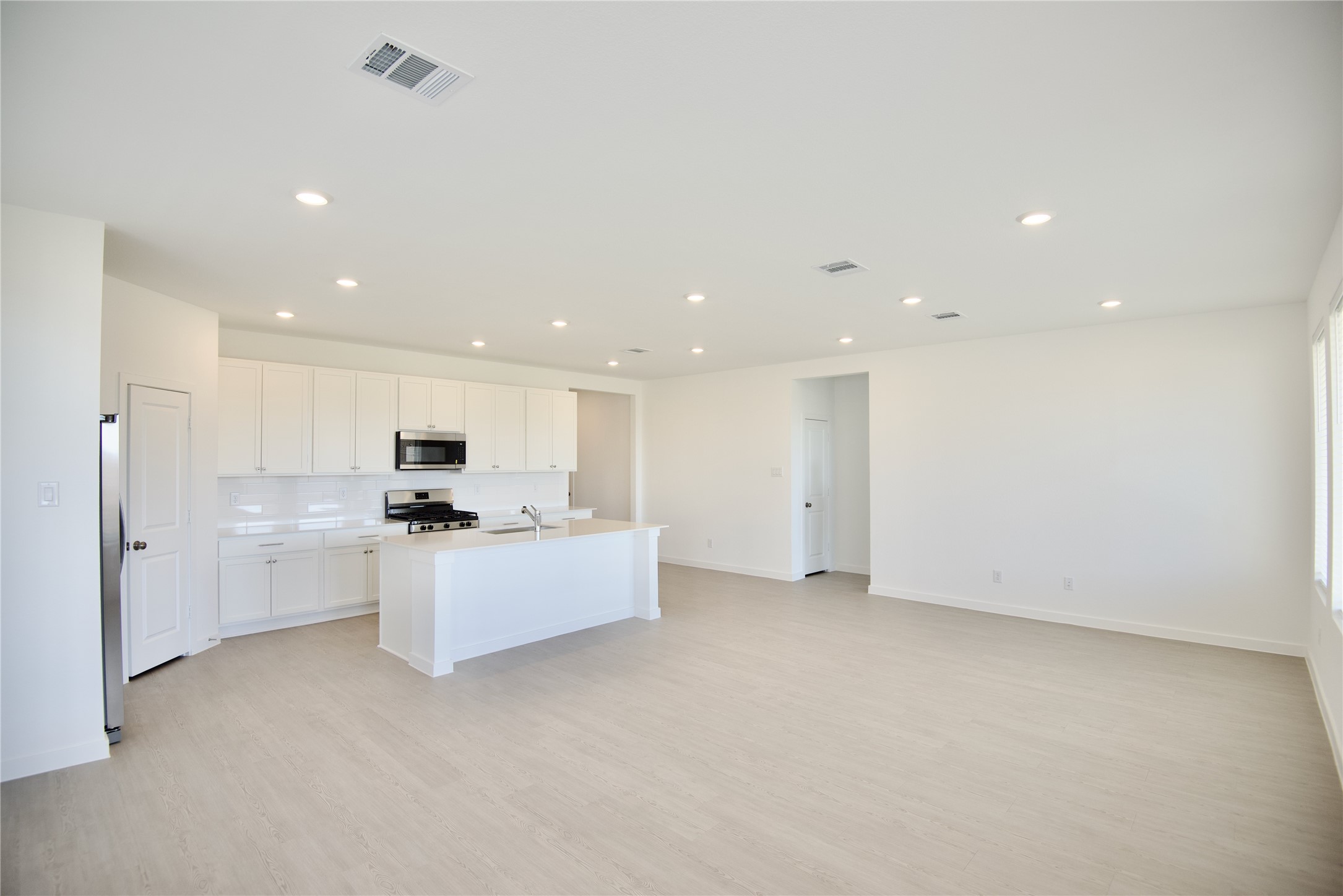 10615 Summers Way Property Photo 3