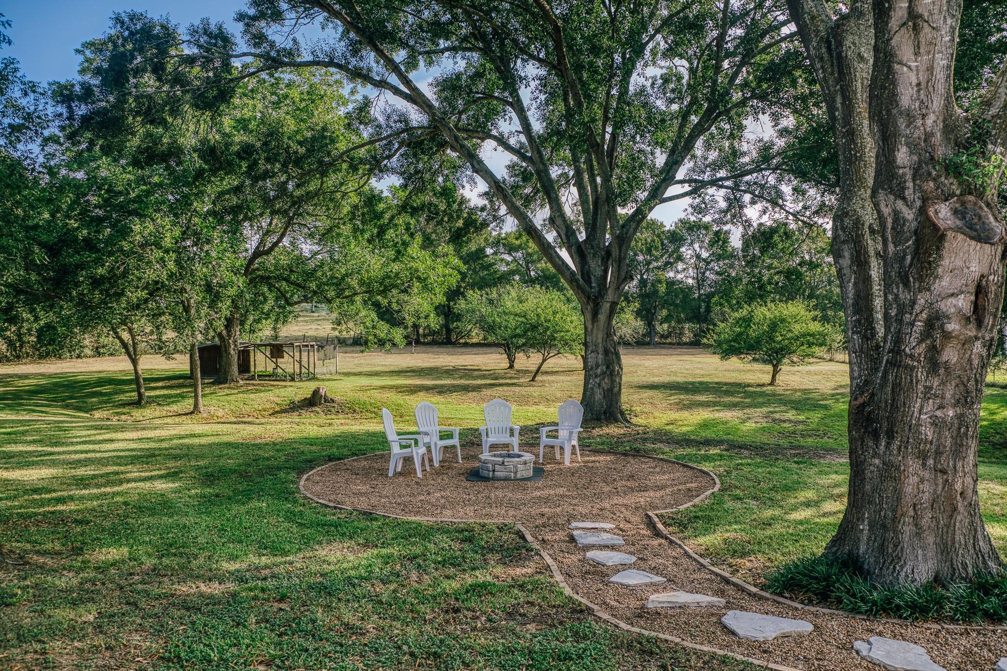3150 Spanish Oaks Drive Property Photo 4