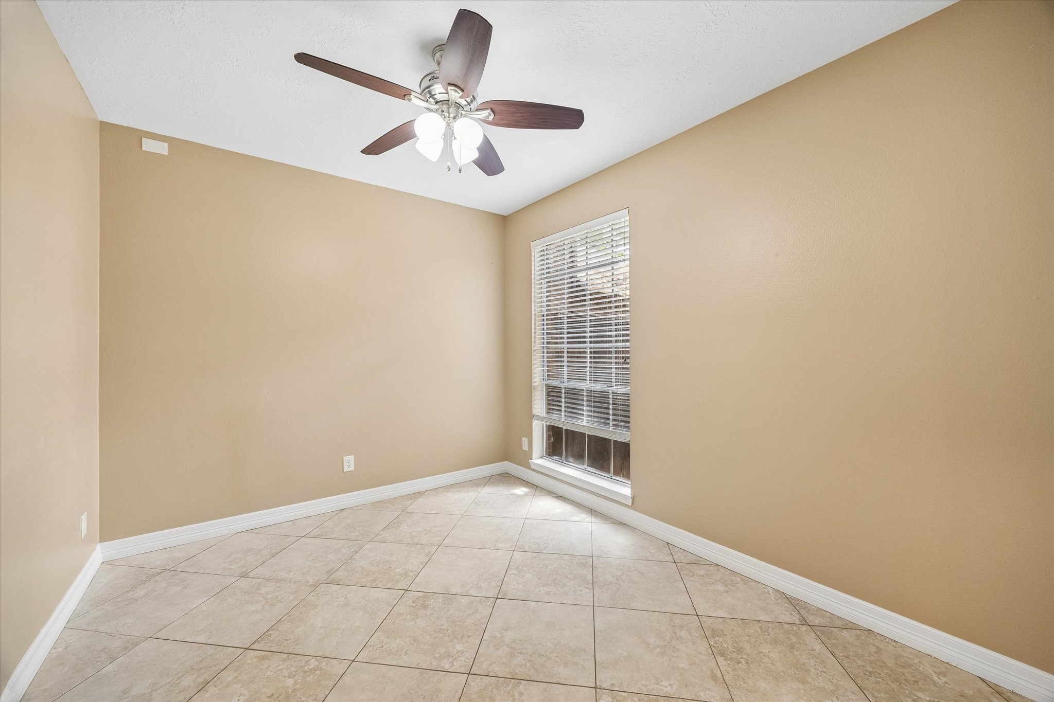 9 E Willowwood Court Property Photo 6