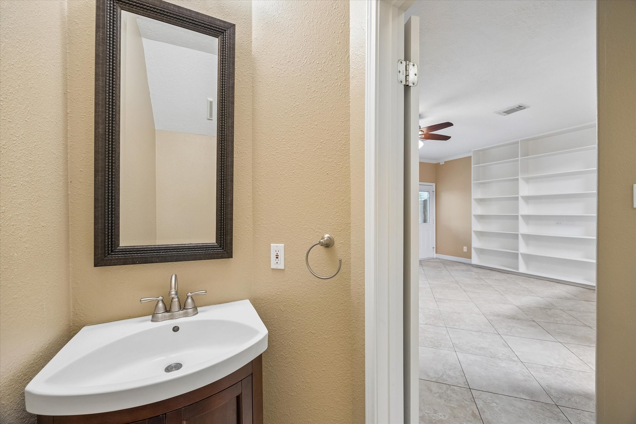 9 E Willowwood Court Property Photo 7