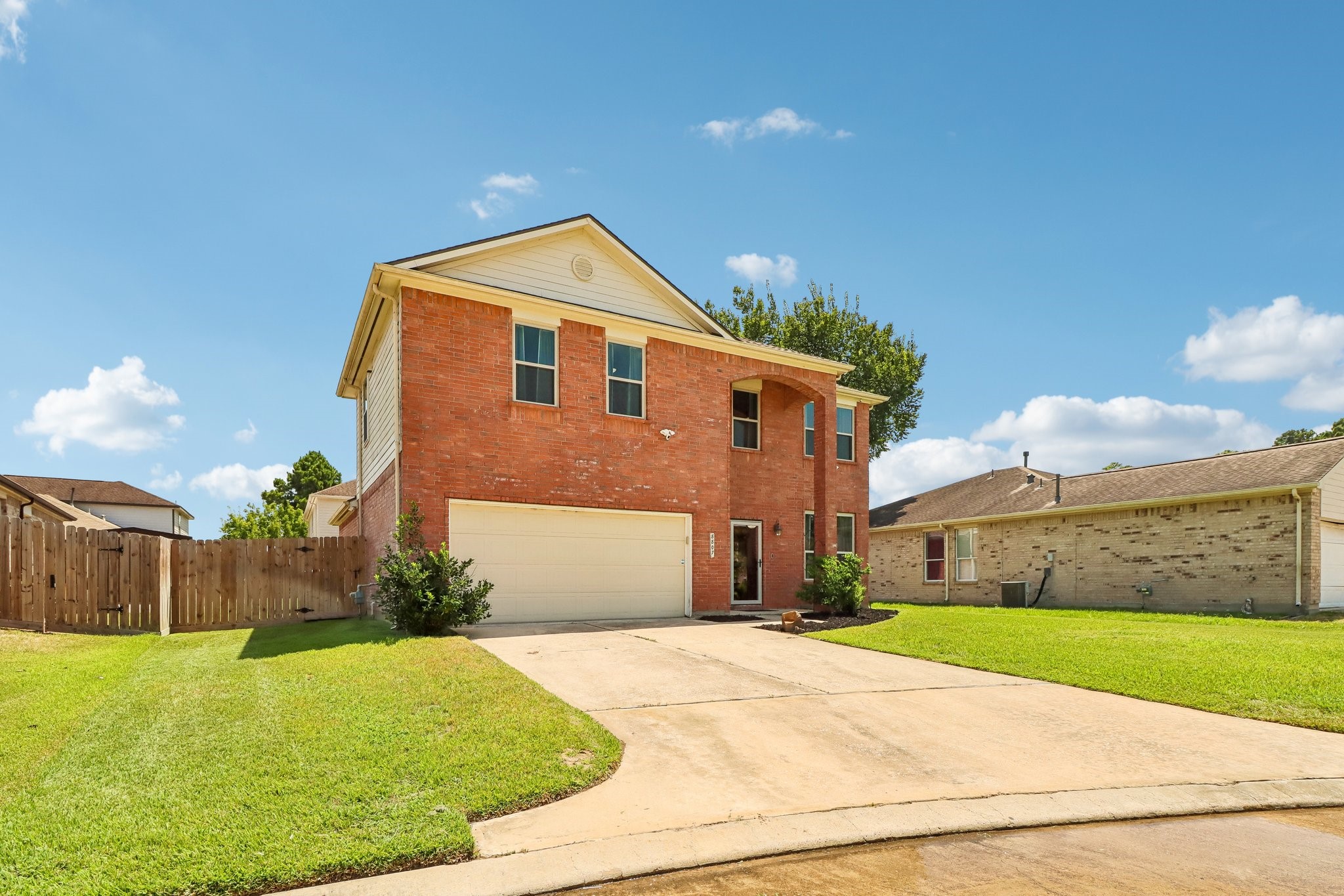 8807 Lacy Willow Court Property Photo 2