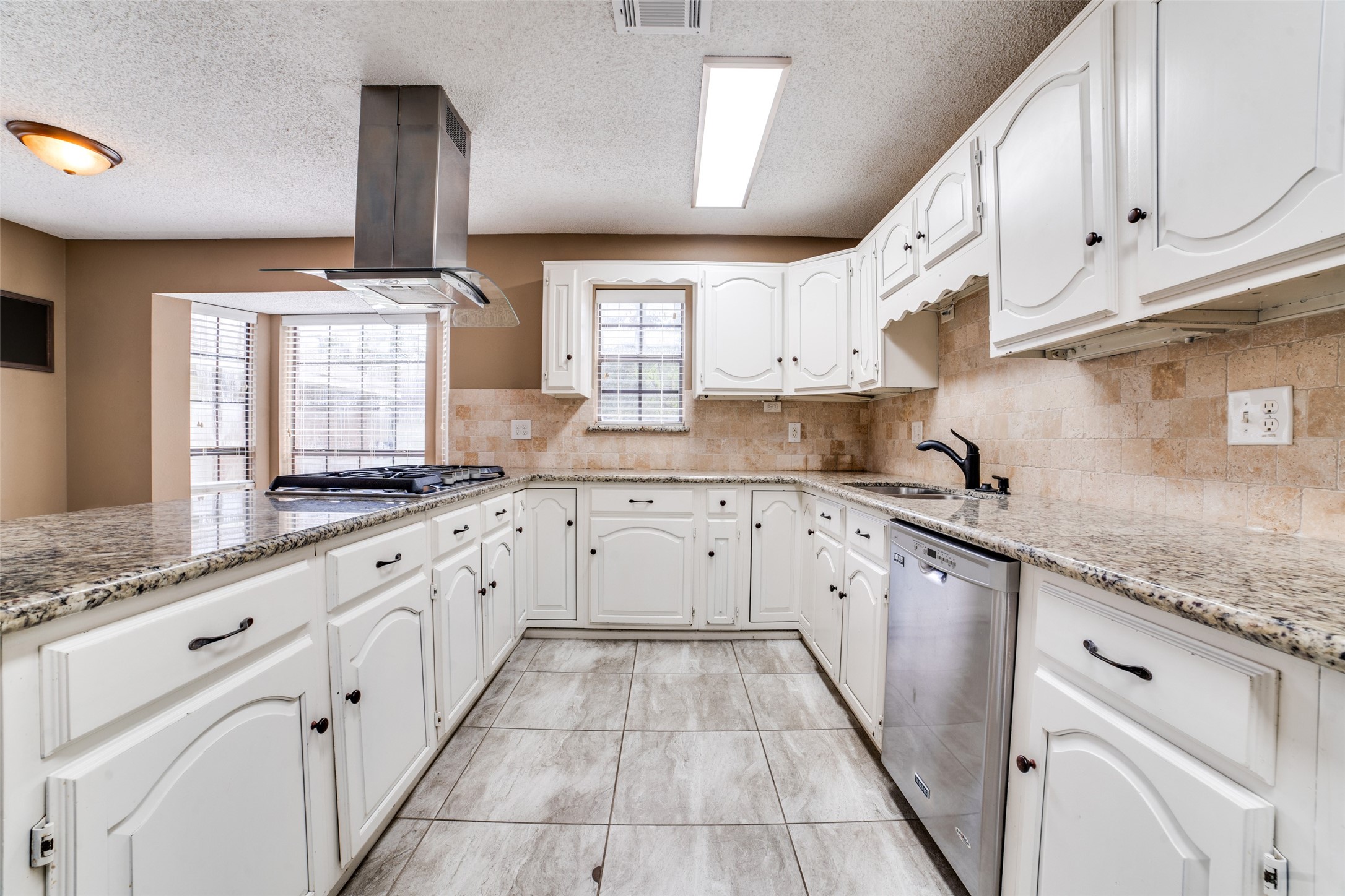 818 Havard Road Property Photo 1