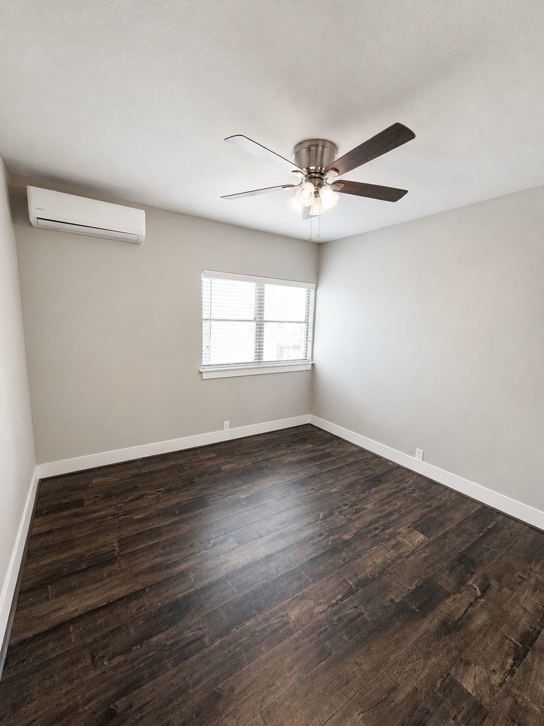 1624 Sealy 102 Property Photo 6