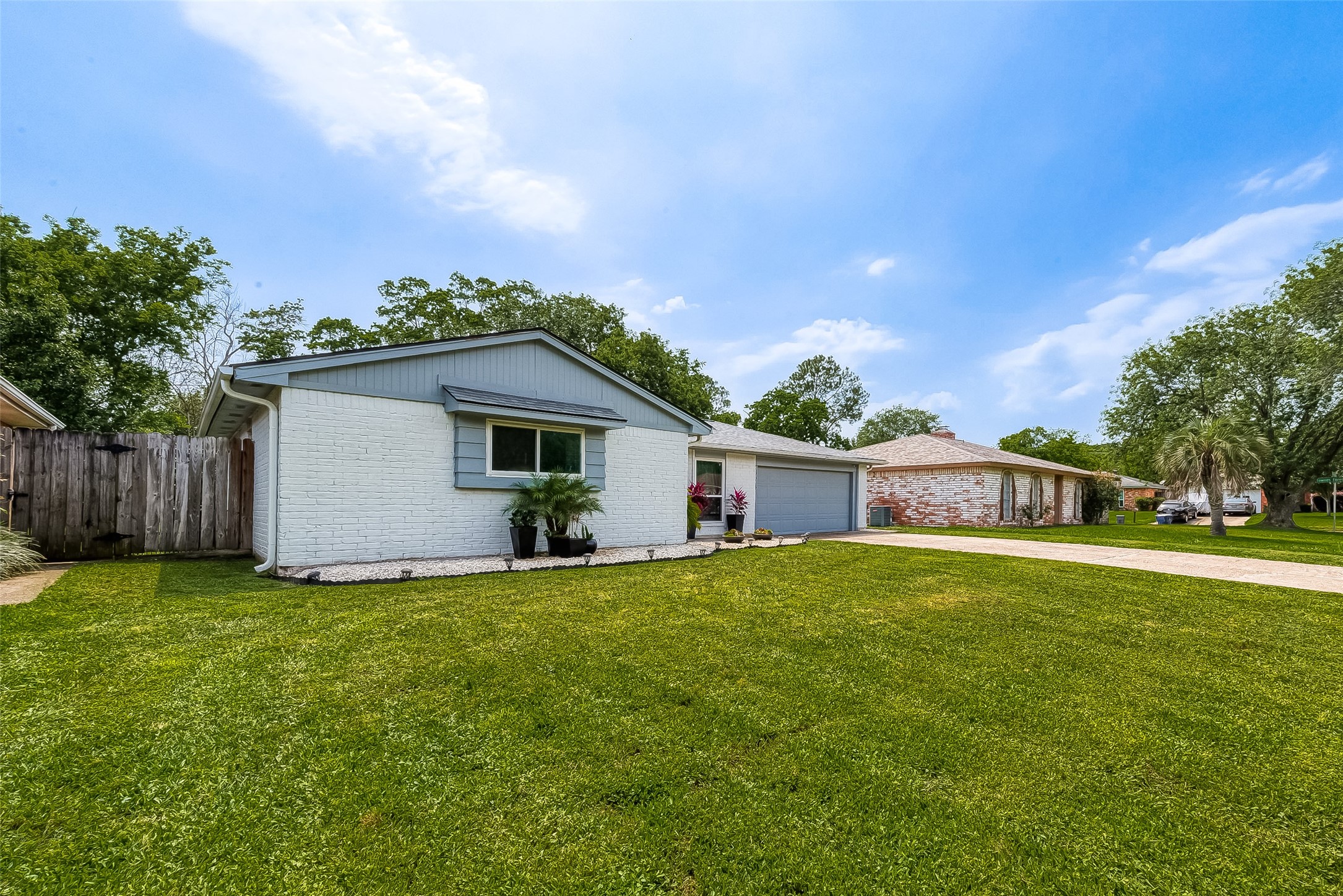 16614 Forest Bend Avenue Property Photo 3