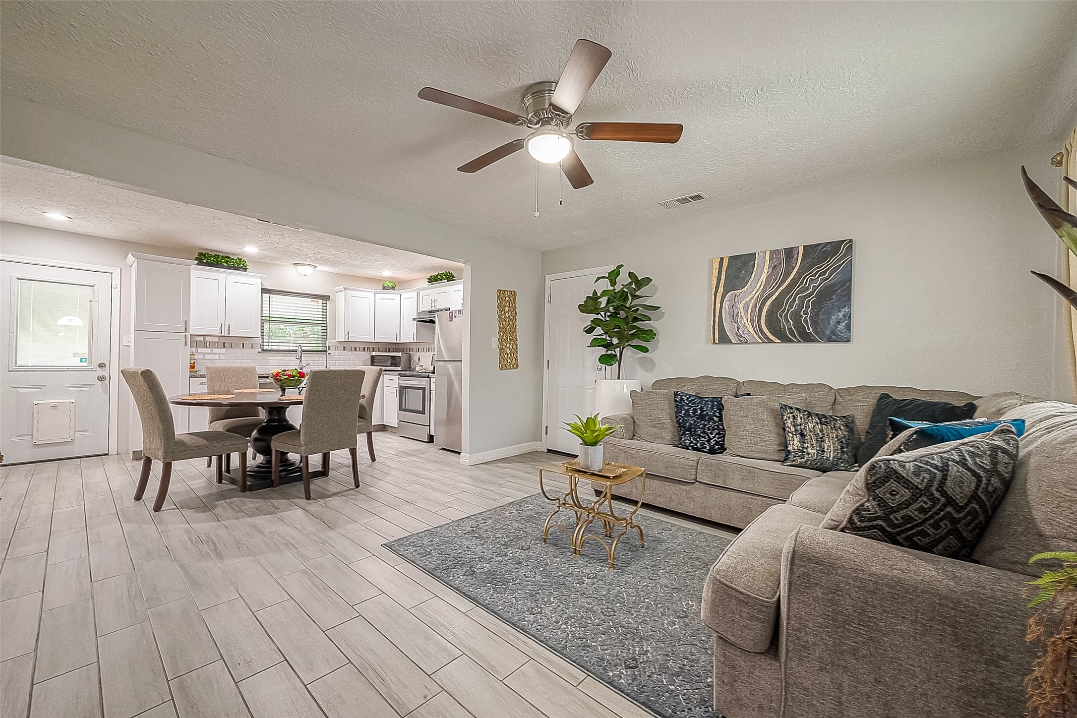 16614 Forest Bend Avenue Property Photo 8