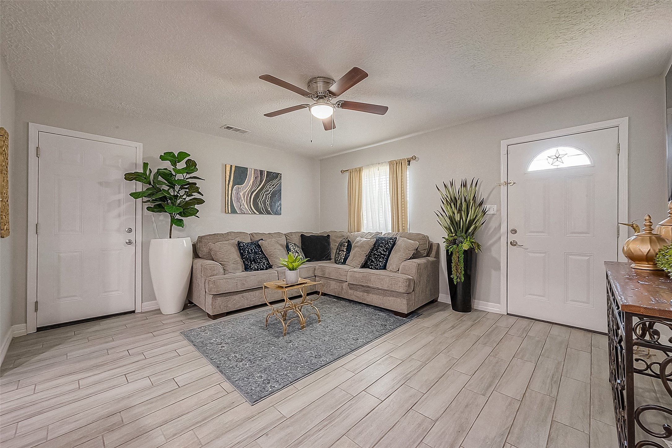 16614 Forest Bend Avenue Property Photo 9