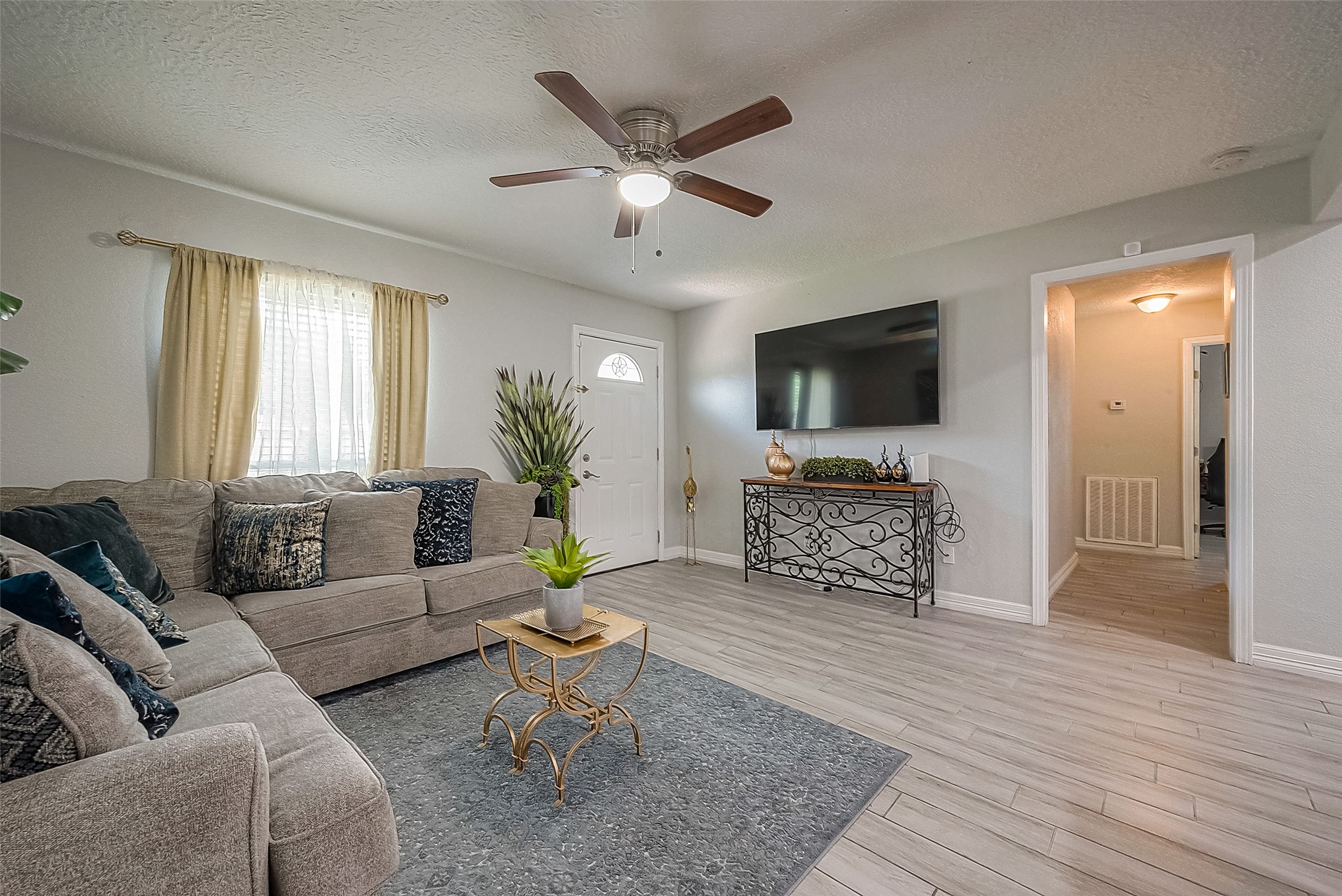 16614 Forest Bend Avenue Property Photo 10