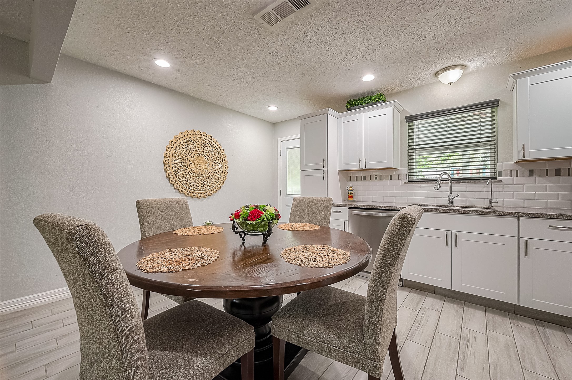16614 Forest Bend Avenue Property Photo 11