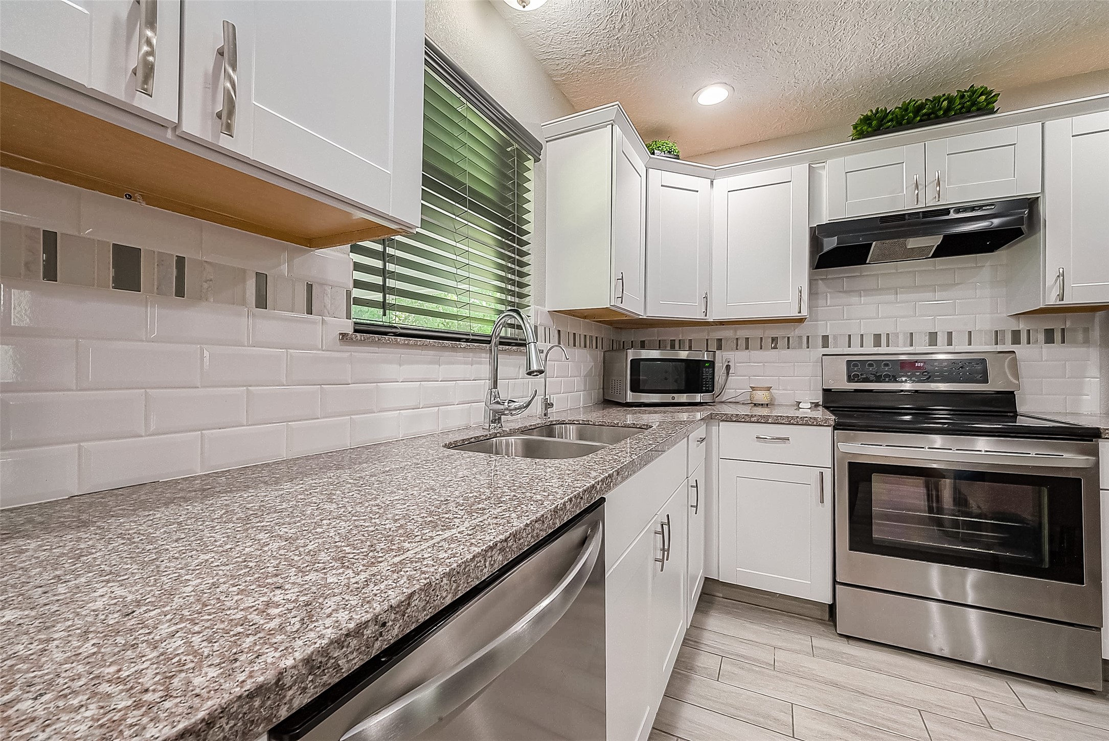 16614 Forest Bend Avenue Property Photo 14