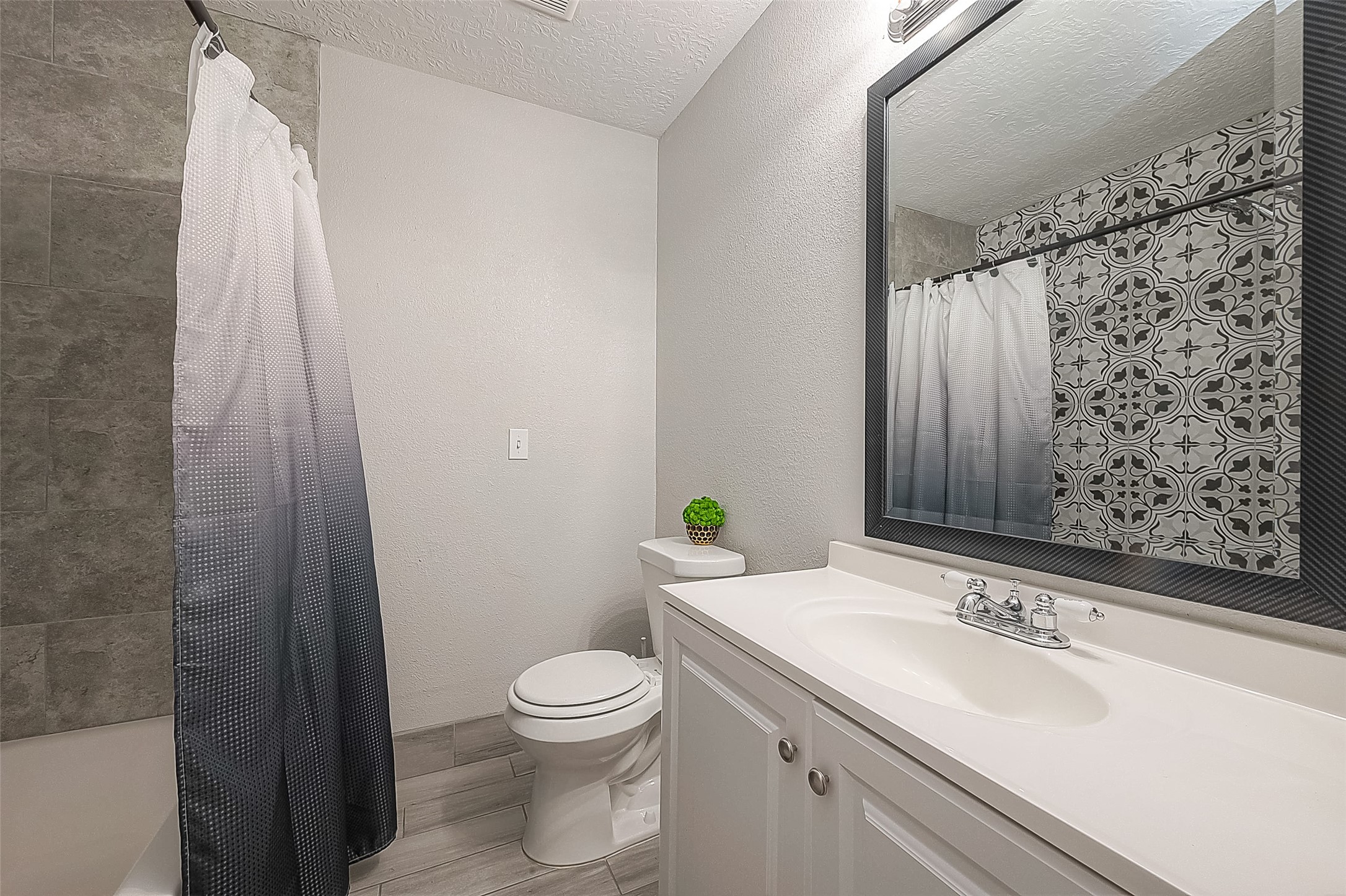 16614 Forest Bend Avenue Property Photo 25