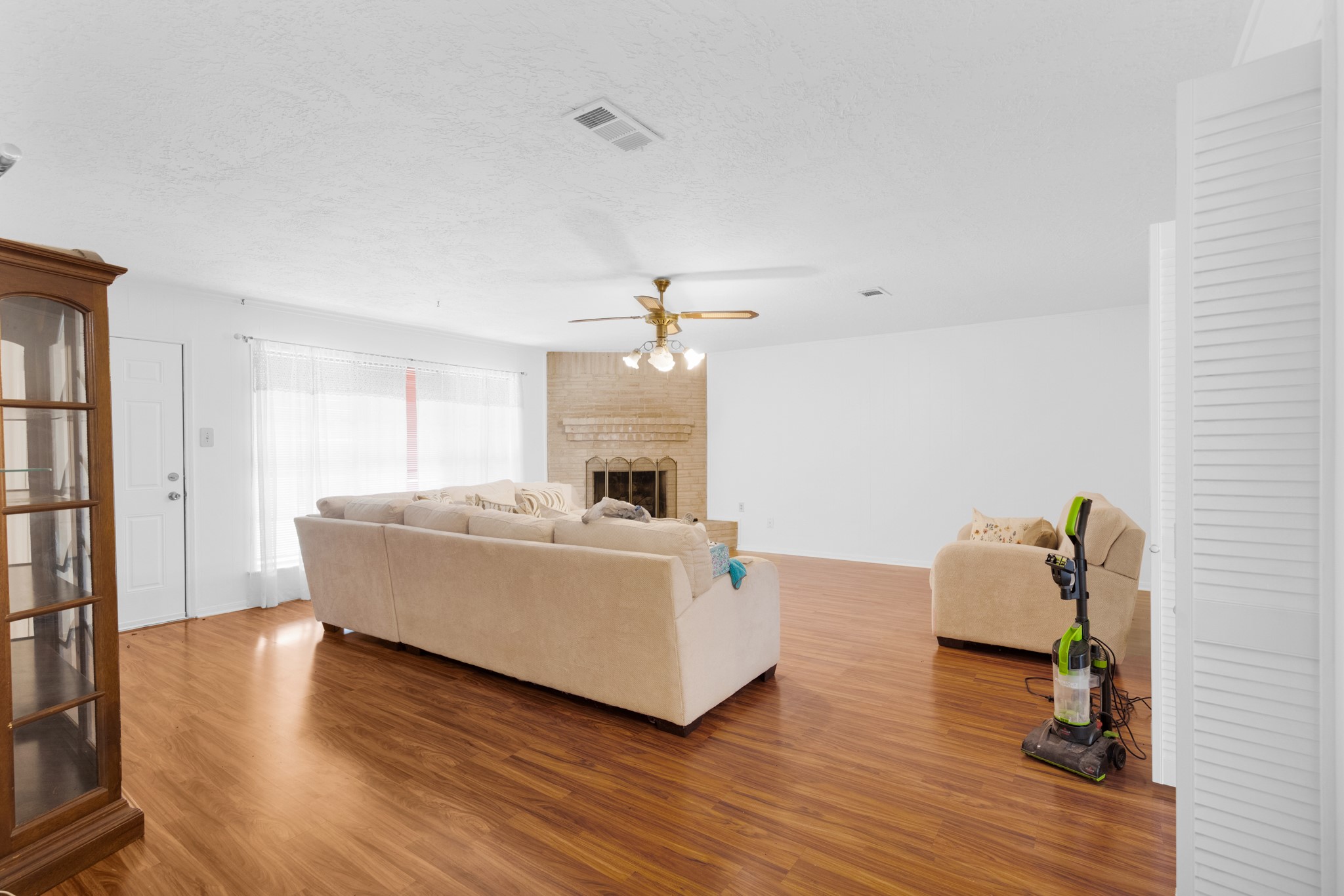 3203 Cherry Creek Drive Property Photo 3