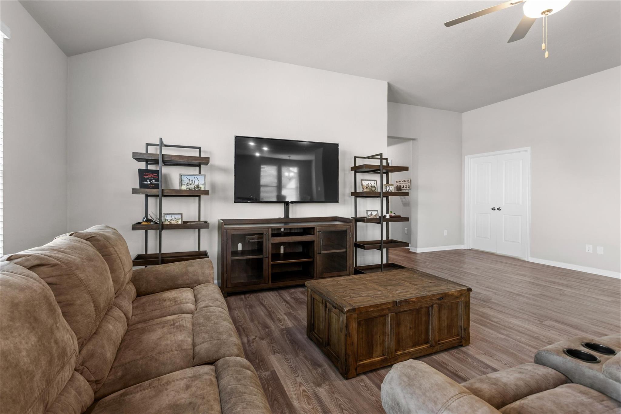 503 Turtle Dove Drive, Sealy Tx 77474 Property Photo 12