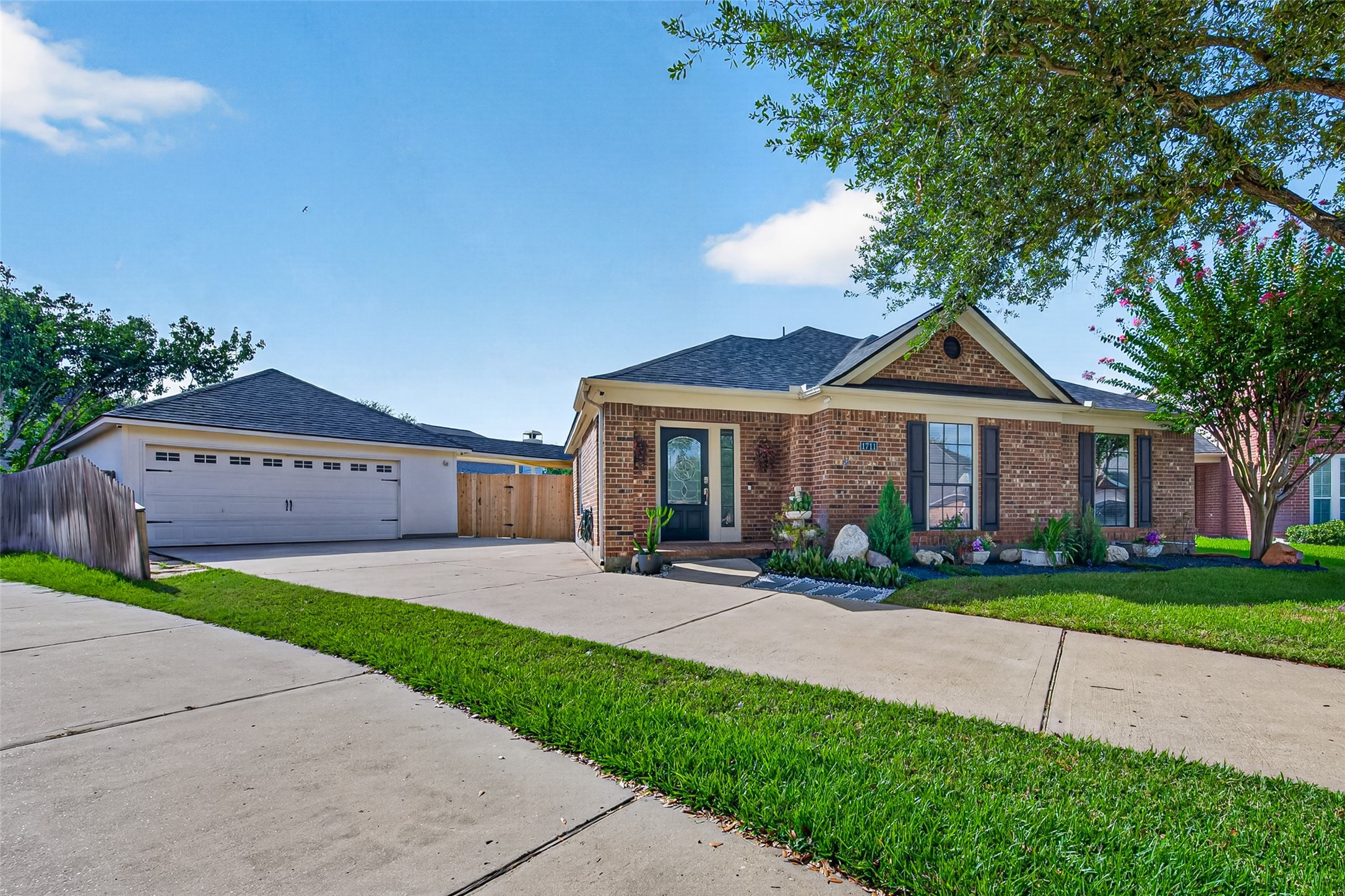 1711 Red Lake Court Property Photo 4