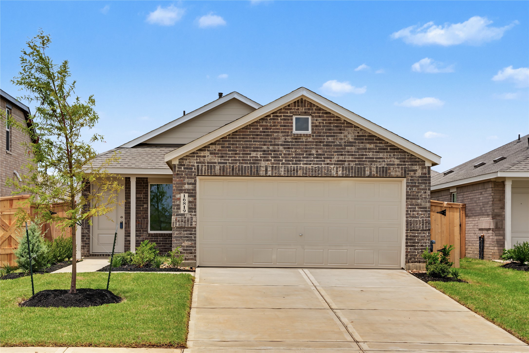 16819 Spotted Oak Dr Property Photo 1
